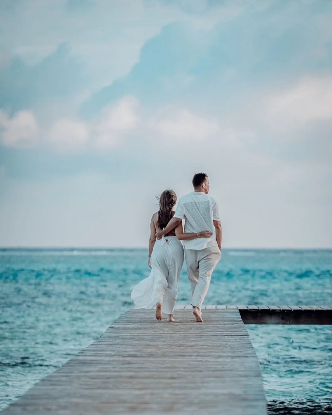 Elle a dit oui. Et aujourd&rsquo;hui, ce livre existe.
Tes photos ne sont pas faites pour rester dans un cloud.
Droits d&rsquo;impression inclus dans chaque s&eacute;ance signature &mdash; tu es libre de cr&eacute;er tes tirages o&ugrave; tu veux.
Si