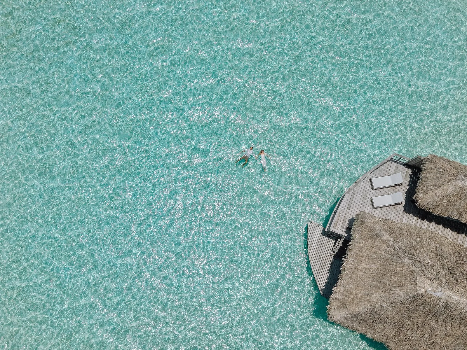 Séance photo drone au Taha'a — Sierra &amp; Josh