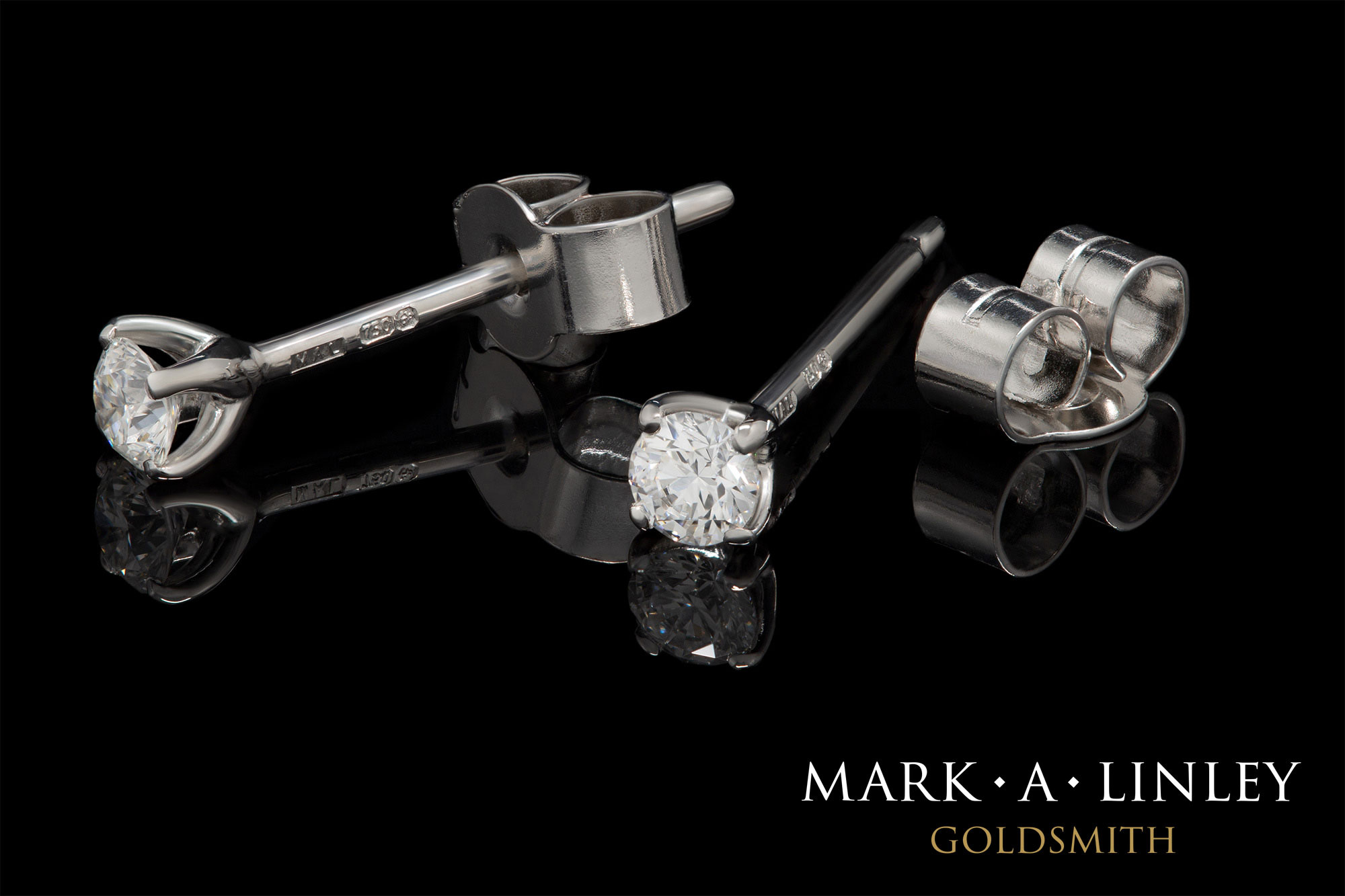 18ct white gold diamond 4-claw studs