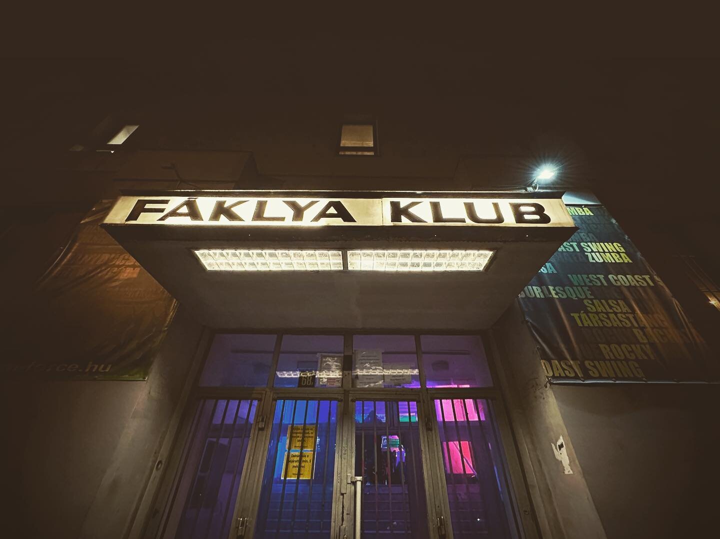 #f&agrave;kjaklub #budapest #budapesthungary #budapesthungary🇭🇺 #ter&eacute;zv&aacute;ros #terezvaros #hatker #nightlife #budapestnightlife #budapestnight #csengeriutca