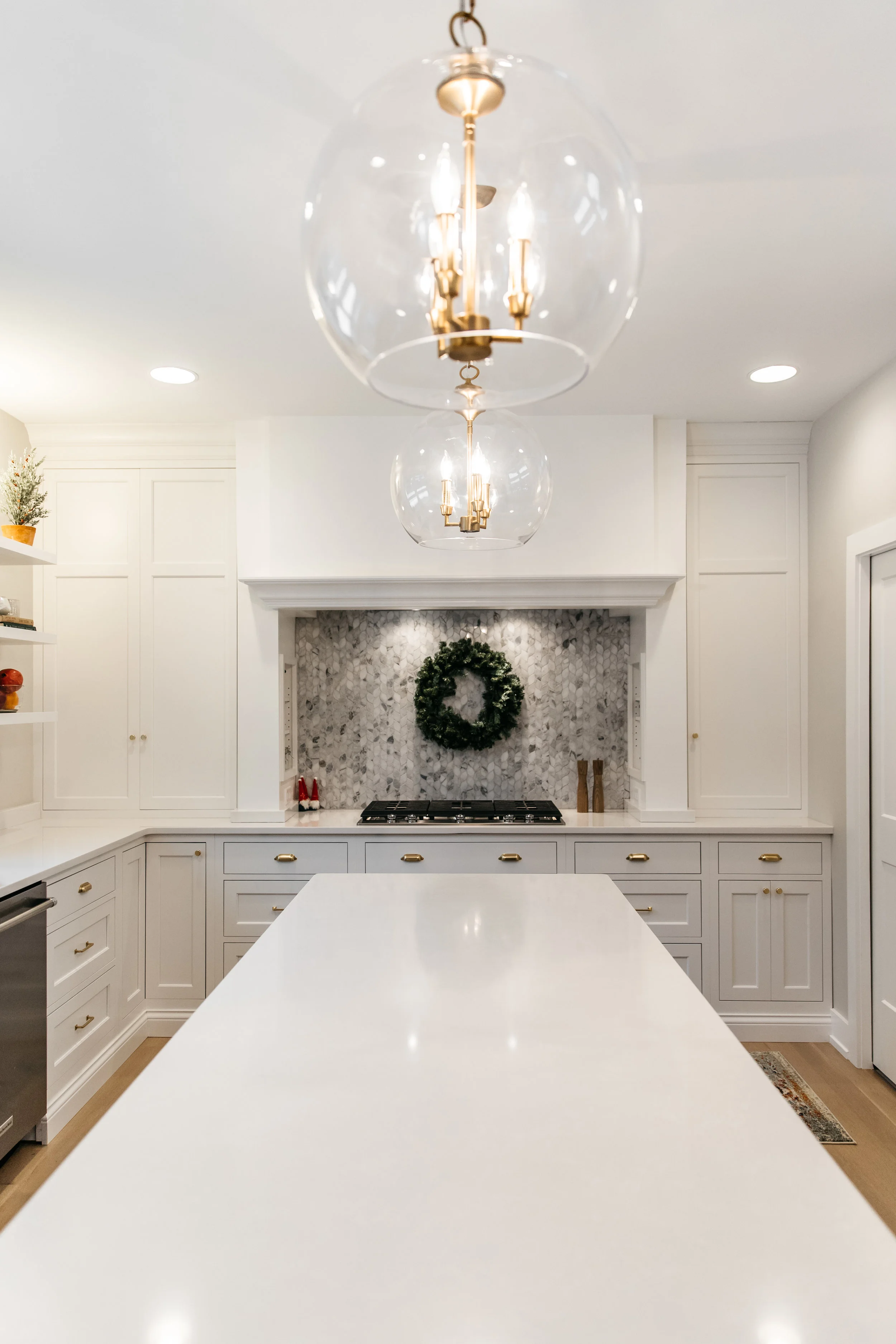 White kitchen with wreath and other holiday decor