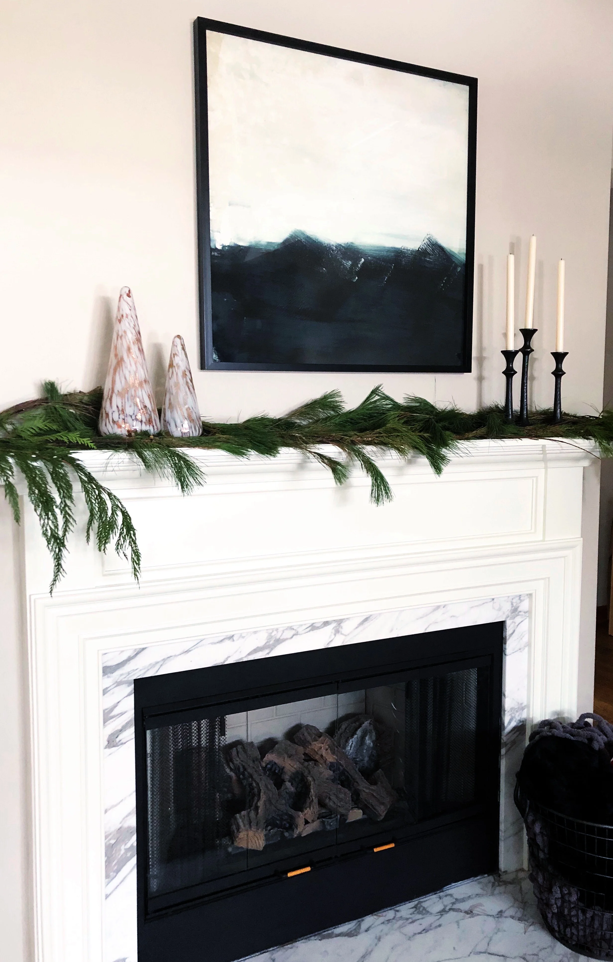 Easy Holiday Mantel Decor 