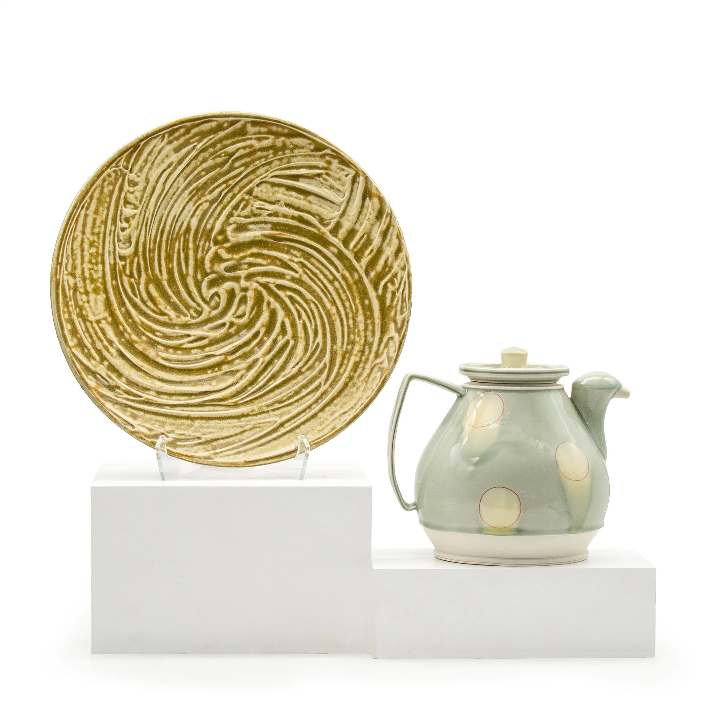 Left to right:&nbsp;Brad Johnson, “Untitled [plate]”; Shawn Spangler, “Untitled [pouring vessel]”. Courtesy of Victor Babu's Ceramics Collection. Photograph by Belger Arts.