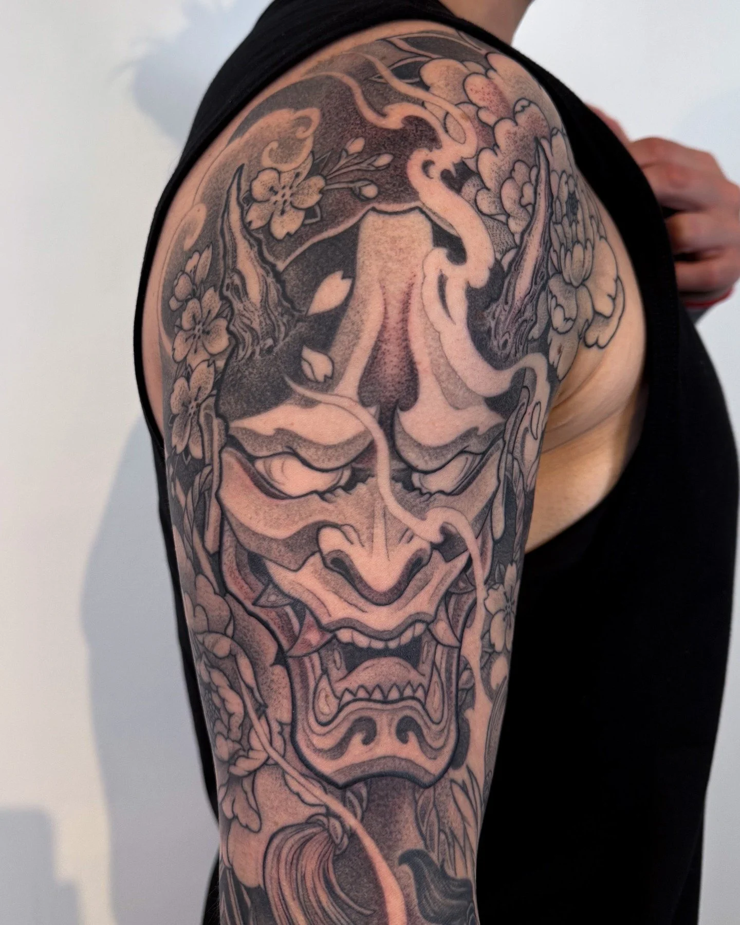 Finished up this hannya mask for Sarah's sleeve! Squeezed in a baby sized daruma for good measure. Thanks Sarah!💪

#torontotattoo