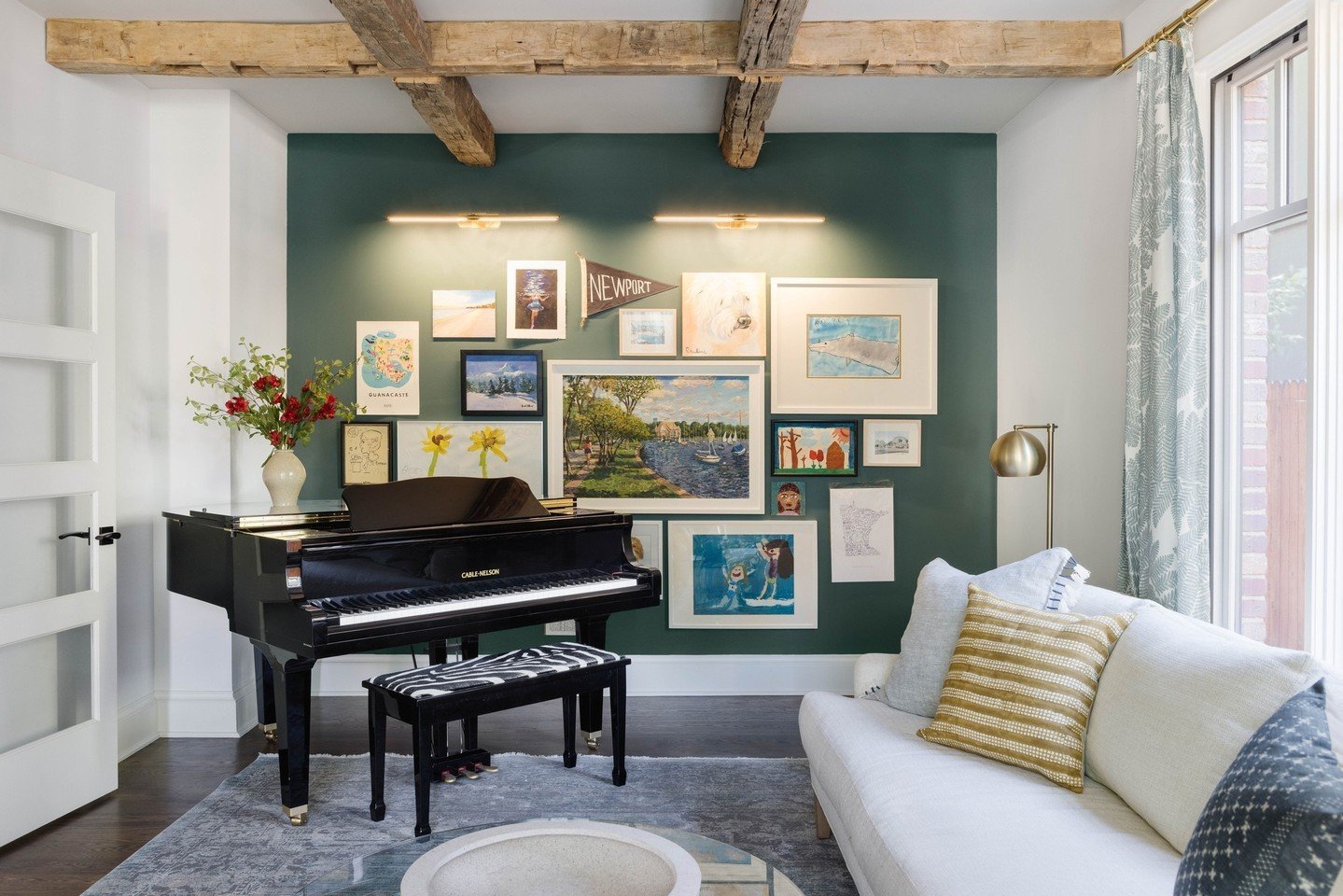 If there's a classic trend we never want to see vanish, it's gallery walls. The perfect display for all mementos, family pics - even kid drawings! In the right frames, in the proper context (eg. bold accent wall), it all comes together. And the secre