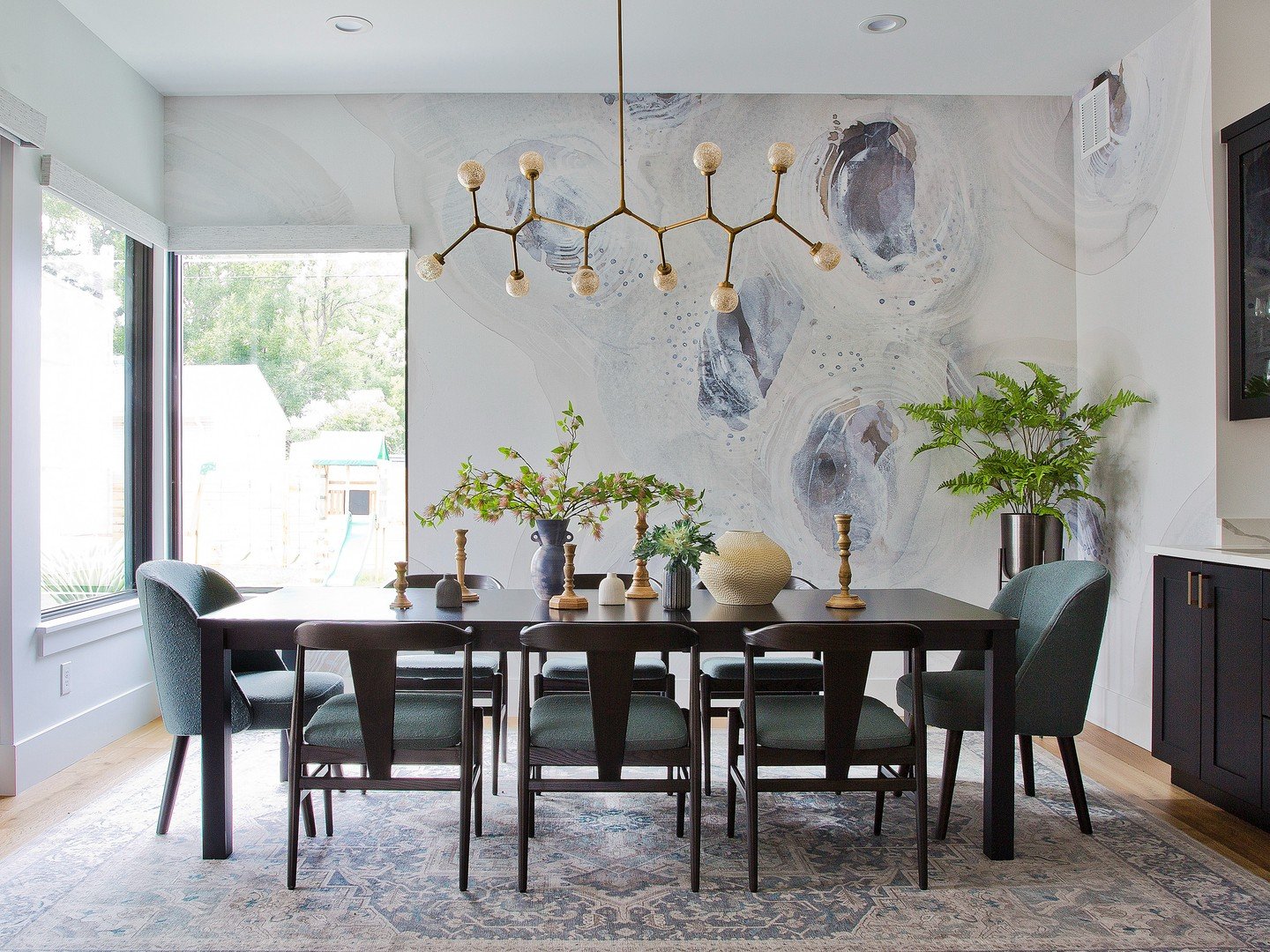 Hitting the archives with this Belcaro dream home. This project came just as I had discovered @areaenvironments and watched their gorgeous murals transform room after room. The depth it creates through both bold and subtle patterns became one of my f