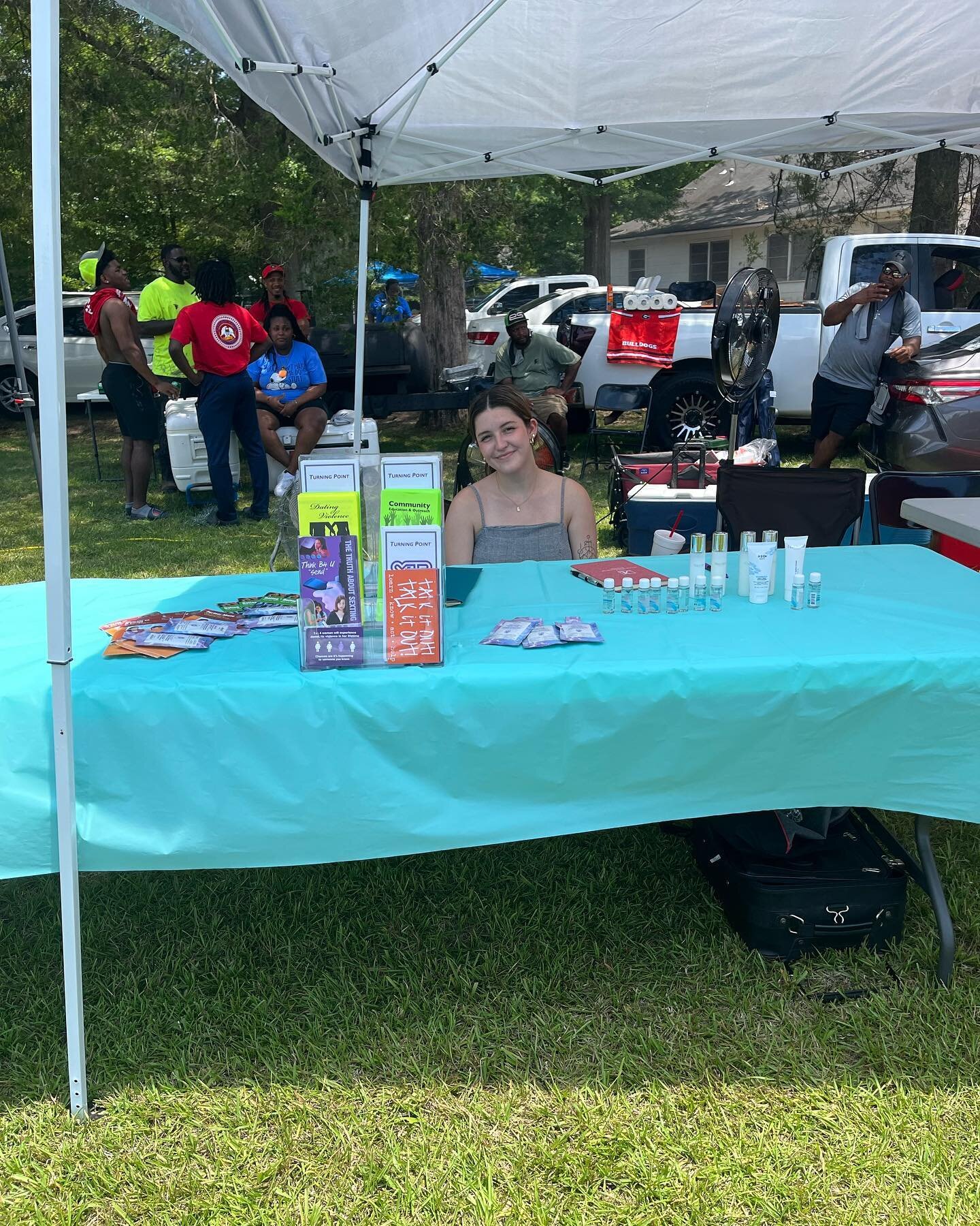 This past Saturday, Turning Point had the honor of attending the City of York Juneteenth Event. With coordination of the City of York Police Department, we were able to offer our services and outreach within the community while indulging in the fun. 