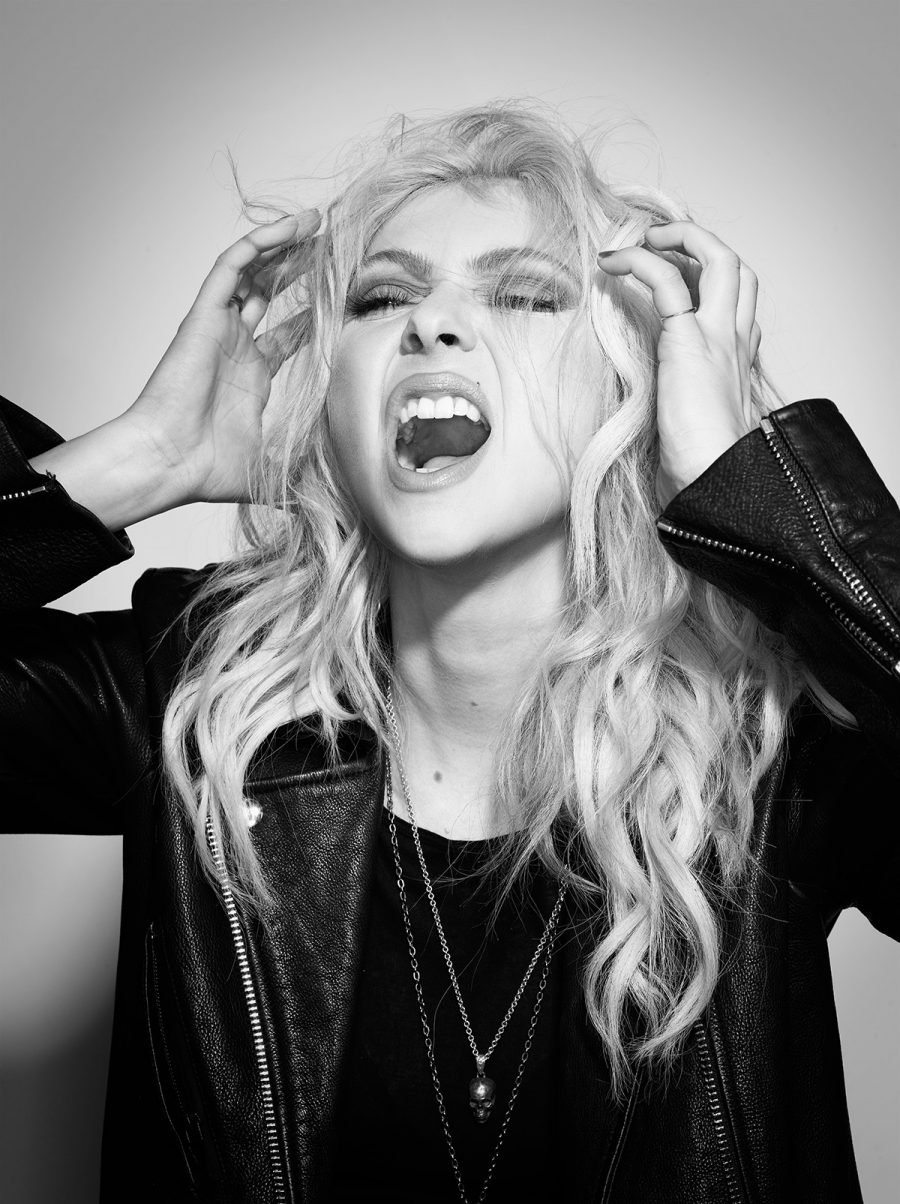 TAYLOR-MOMSEN-THE-PRETTY-RECKLESS-PHOTOGRAPHY-BY-INDIRA-CESARINE-005-900x1204.jpg