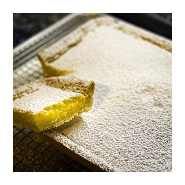 This could be the way forward .... lemon bars on brown butter shortbread ❤️ 
Recipe from Tartine @tartinebakery 
.
.
.
.
.
.
.
.
#lemon #lemonbars #treatyourself #homemade #homebaking #homebaked #shortbread #lemonslice #cookbookcollector #cookbook #c
