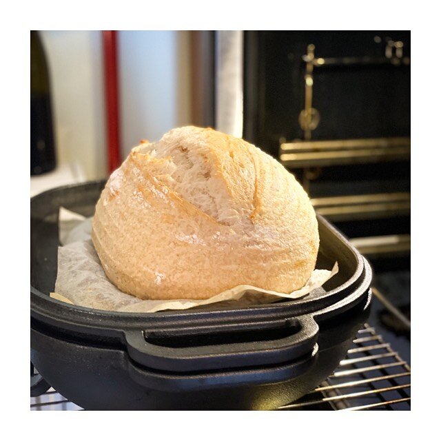 When the lid comes off and you still think ... phew !!!! Thank F&amp;&pound;@ 😝 All White sourdough using @tartinebakery method/core recipe 
.
.
.
.
.
.
.
.
 #sourdough #sourdoughbread #naturalleaven #realmenbakebread #realmenbake #bread #breadmakin