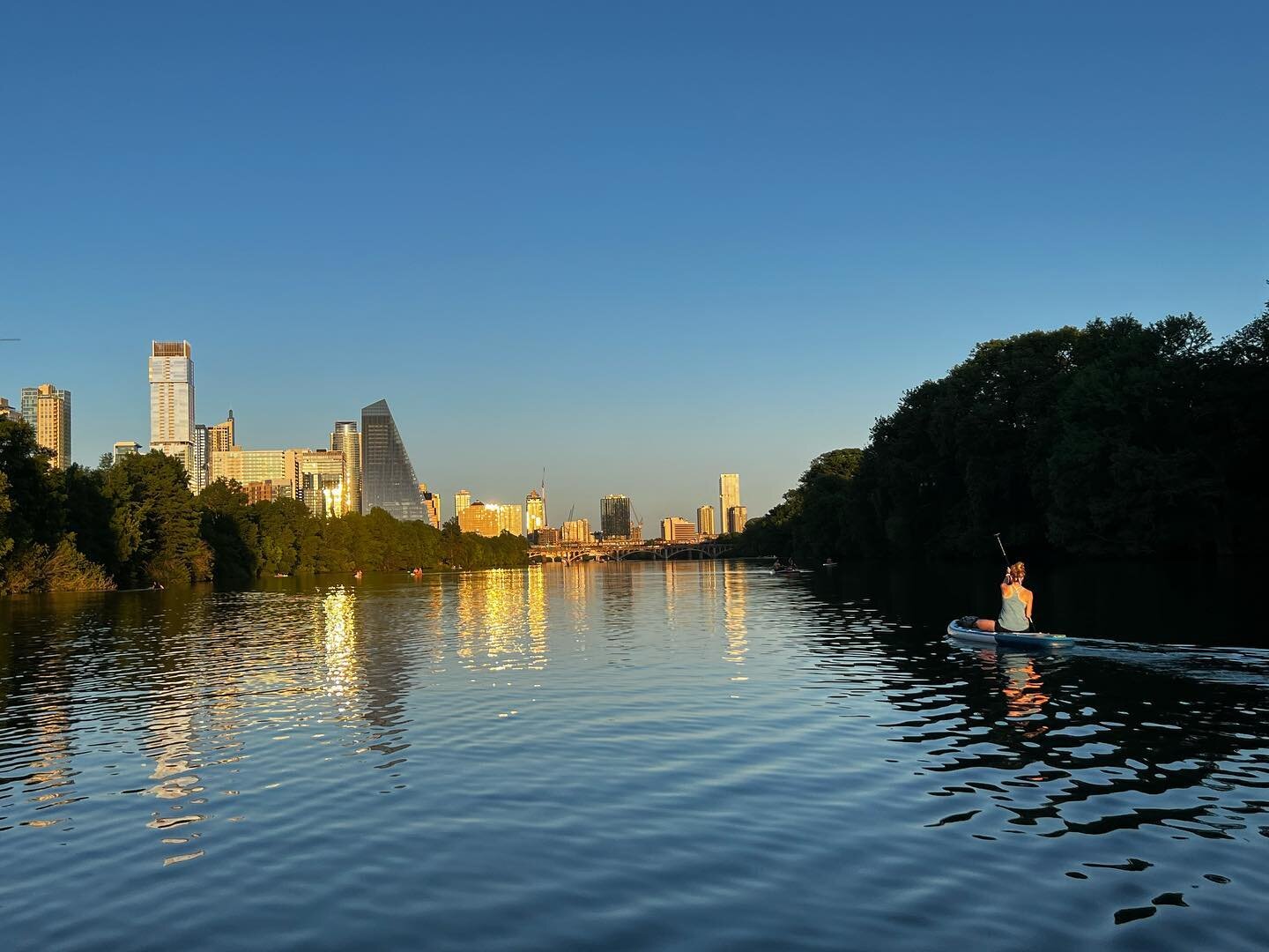 Quite the beautiful way to see the city 🌆 #magichour #austintexas #townlake