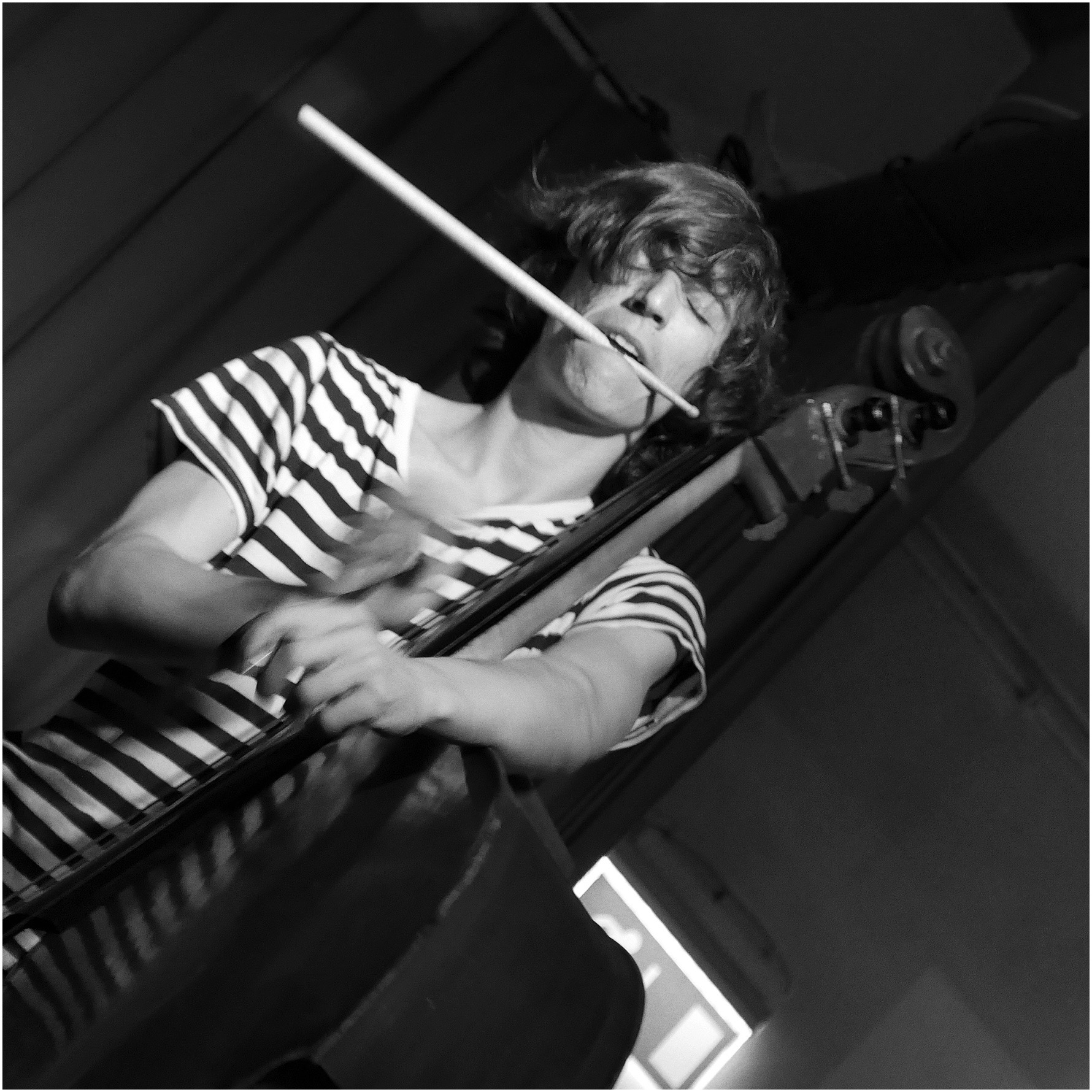ALEX REVIRIEGO photo: mario steigerwald Àlex Reviriego (1986). Es uno de los músicos más representativos y solicitados de la escena experimental de Barcelona. Contrabajista con un gran dominio de las técnicas extendidas y la explotación tímbrica del instrumento, ha participado en un gran número de formaciones de música improvisada, experimental y contemporánea. Su estilo violento y angular se puede escuchar en docenas de discos publicados en varios sellos europeos, al igual que en directo, en configuraciones que van desde el solo, las pequeñas formaciones hasta grandes ensembles y orquestas. Su versatilidad le ha permitido explorar estilos tan diversos cómo el jazz moderno, el black metal, el indie o el folk experimental. A parte de su amplio trabajo como solista, es miembro del trío de libre improvisación Phicus, el proyecto drone Völga, el dúo de black metal acústico Inhumankind, el proyecto de acoustic noise L'Ocell, el grupo de post-folk Joana Gomila Folk Souvenir i el proyecto Stripped Abstract de Tom Chant. Selected discography: Phicus with Martin Küchen - Sumpflegende (Fundacja Sluchaj 2019)Àlex Reviriego - Blaue Tauben (Sirulita 2018) Phicus with Martin Küchen - Sumpflegende (Fundacja Sluchaj 2019) Phicus with Ilia Belorukov - K(nó)t (Intonema, 2018) Inhumankind - Self-Extinction (I, Voidhander, 2018) Tom Chant - Stripped Abstract (Hairy Ear, 2018) Phicus - Plom (Multikulti, 2017) Völga - Völga (Multikulti, 2017) L’Ocell - L’Ocell (Absent Tapes, 2017) Joana Gomila Folk Souvenir - Folk Souvenir (Bubota Discos, 2017) Memoria Uno - Sons of Liberty (Multikulti, 2017) Píndio - HC (Leo Records, 2017) FAE - Cap de Toro (Discordian Records, 2016) Àlex Reviriego - Els gats gordos també tenen problemes (Discordian Records 2015) Más sobre Alex: