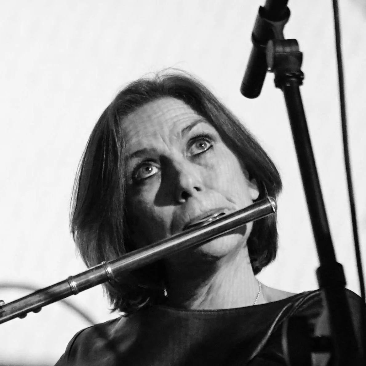 BARBARA HELD Barbara Held is an artist, flutist and composer whose practice as a classically trained musician gives priority to a lifetime of collaboration, of interdisciplinary work in relation to other artists. Known for her subtle exploration of the minutae of sonic material, she creates sensitive, focused sound work that exposes the detail of the physical space of listening in equal part to a keen attention to how we listen as bodies moving through the world. She has commissioned and performed a very personal body of new repertoire for flute by artists including Alvin Lucier, Carles Santos and Joan Brossa. She was flutist with New York’s Bowery Ensemble, a group with close ties to Morton Feldman and experienced the process of Spain’s transition with the Grup Instrumental Català directed by Santos and Mestres Quadreny. She has created installation work with Pere Noguera, Eugenia Balcells, Francesca Llopis, Paloma Navares and Francesc Abad. She was the creator and producer of “Music at Metrónom”, a series of concerts of experimental music that gave special support to collaboration between musicians and visual artists, a project that she shared with invited co-curators such as Augusti Fernandez and Francisco Lopez; with Pilar Subira, co-curated “Possibility of Action: the life of the score” for the Documentation Center and Archive of the Barcelona MACBA museum of contemporary art during the 2008-09 season and “Lines of Sight”, a series of seven programs of experimental music and radio art for radio web macba. Her work has been presented at the LOOP Festival of Videoart, Barcelona; Soundproof Festival, London; Storefront for Art and Architecture, New York; Solianka Gallery, Moscow; Issue Project Room, New York; The Bridge, Cologne; Experimental Intermedia, New York; Grec Festival, Barcelona; Gulbenkian Foundation, Lisbon; Fundació Joan Miró, Barcelona; Walker Art Center, Minneapolis; group show “Microcosmics” curated by Joan Fontcuberta at the Sala Metrónom in Barcelona, and “Bioderivas” at the Museo de la Naturaleza y el Hombre in Tenerife with Yapci Ramos and Richard Garet. Her work has been published by FO A RM magazine and Leonardo Music Journal, and on the Lovely Music Ltd. CD, “Upper Air Observation”. A joint installation with Kenneth Kirschner and programming by Wolfgang Gil was presented by Contour Editions at Eyebeam in New York. She currently performs with Benton C Bainbridge, pioneer of live analog video, using a custom software and hardware A/V synthesis system. Their installation Observatory / Lisa Joy was shown as part of “Escuchar con los ojos. Arte sonoro en España, 1961-2016”, a group exhibition of Spanish Sound Art from the past half century at the Juan March Foundation in Madrid. More about Barbara: www.barbaraheld.com
