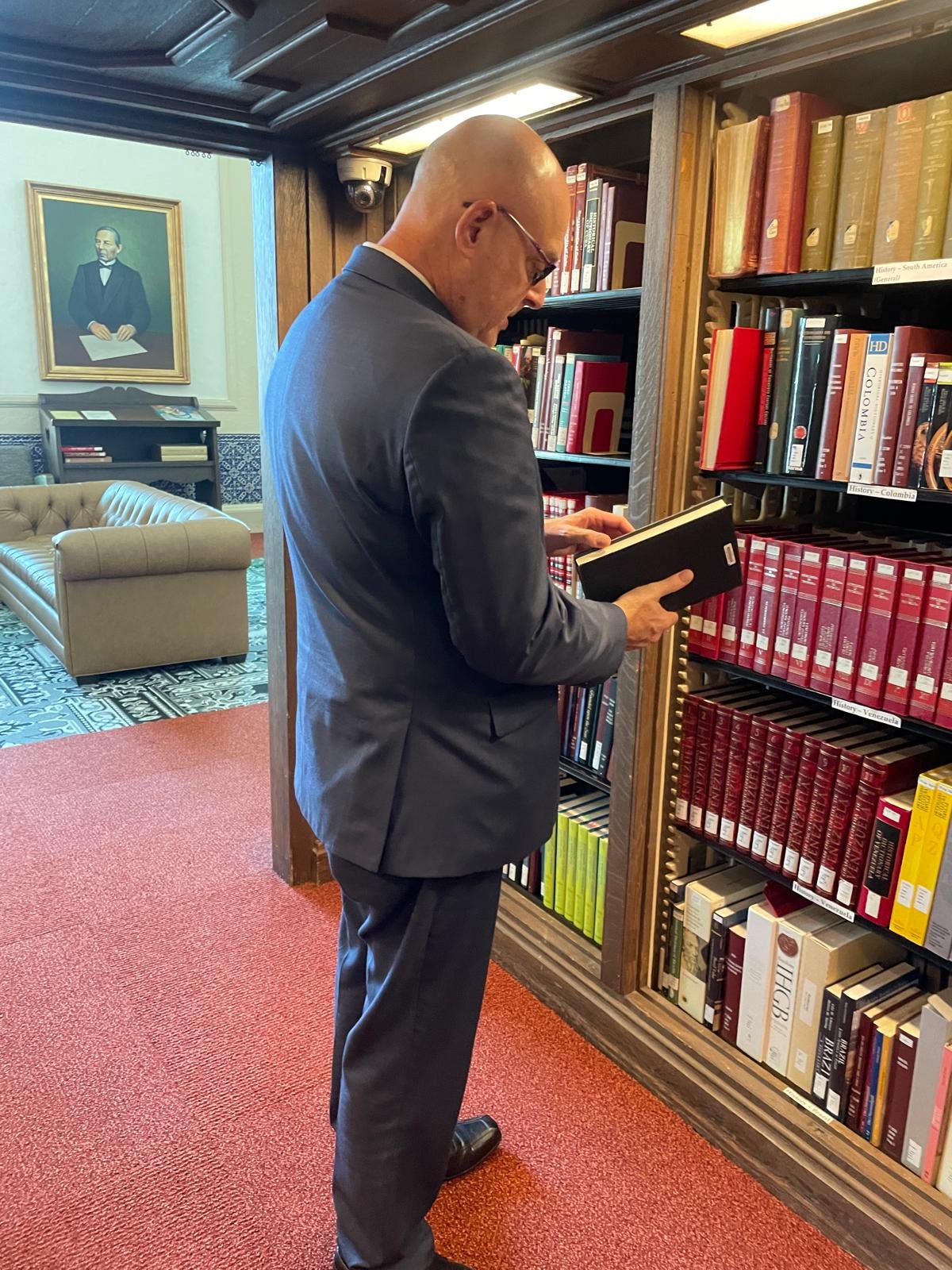 viceministro libros.jpeg