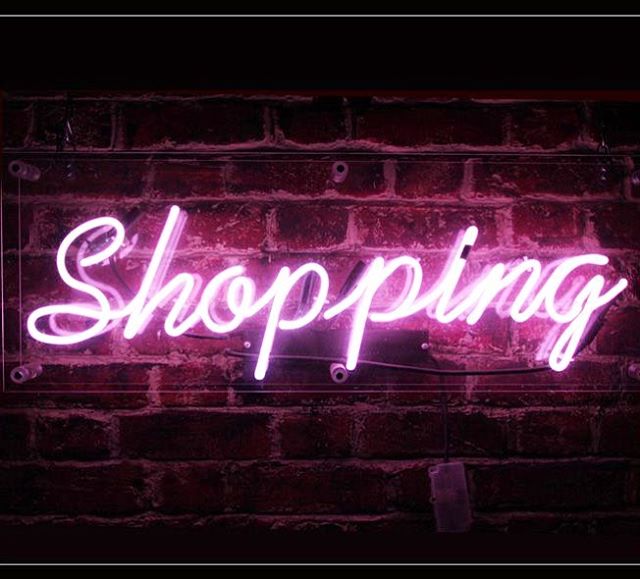 It’s a gloomy Saturday, so that makes it the perfect day to shop!! Come on down and get 40% off full price and 60% off sale items •
•
•
•
•
#flatlay #springishere #boutiquestyles #camasbeautybar #camasbeautybarandboutique #positivevibes #camaswa #shoplocal #shopcamas #mycamas