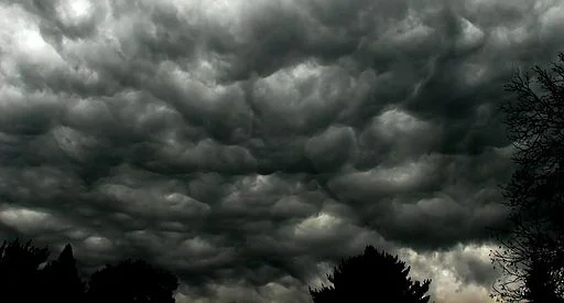512px-storm_clouds