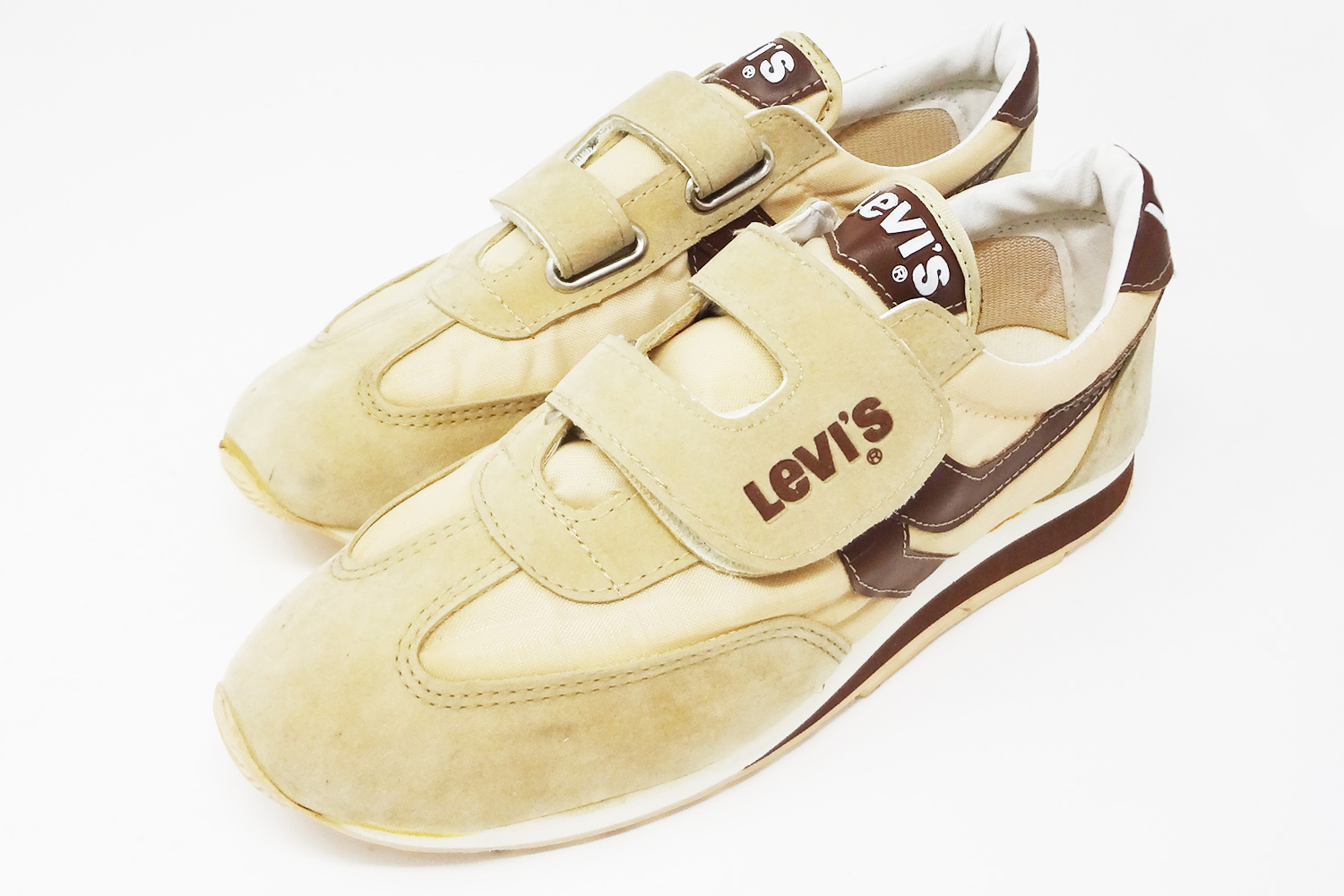 Levi's vintage sneakers velcro @ The Deffest