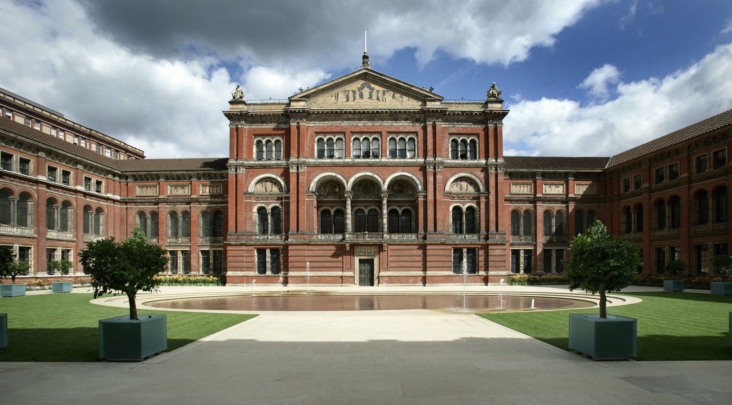 V&amp;A