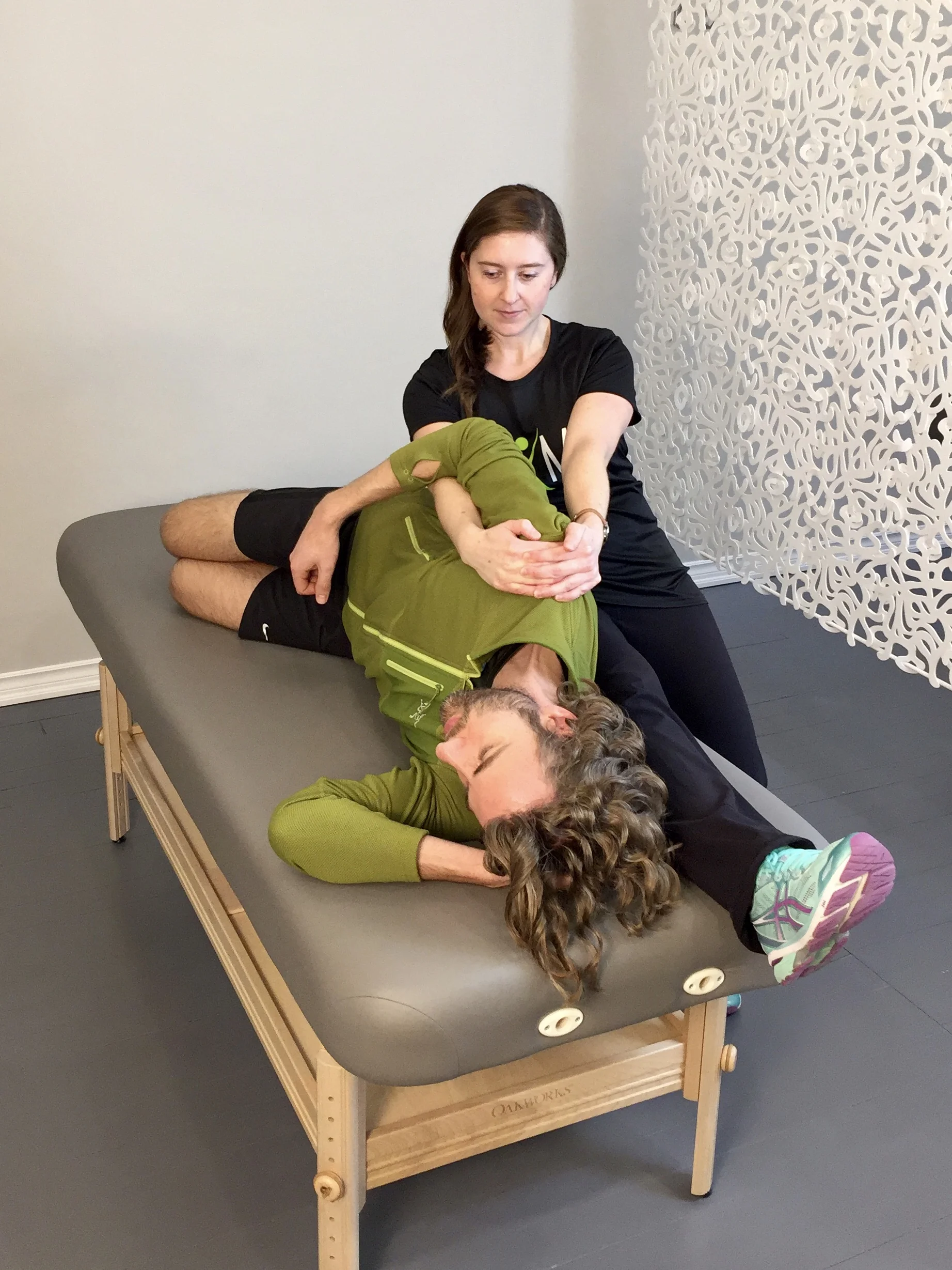 VIDEO: 2 Minute Stretch Routine For Chronic Sitters