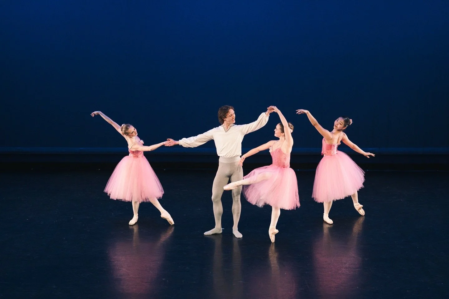 Happy spring break from CBC! 🌸☀️💐

Looking back on the 2025 Fall Gala performance of &ldquo;Valse Fantaisie&rdquo; by George Balanchine. We are so privledged to be the only ballet group on campus to stage Balanchine works. Stay tuned for more Balan