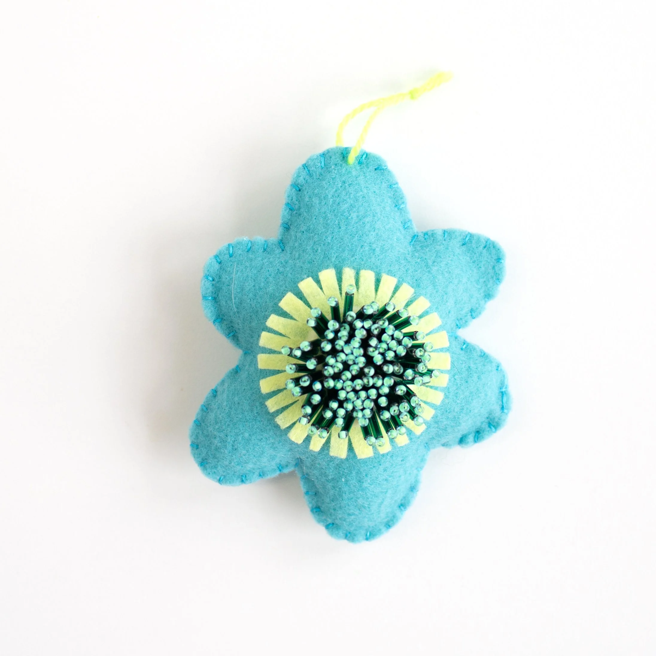 a mano-louisa podlich-ornament-felt-handmade-poppy-3.jpg