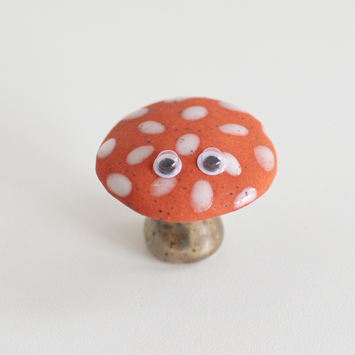 a mano-louisa podlich-ceramic-clay-pottery-mushroom-handmade-2.1.jpg