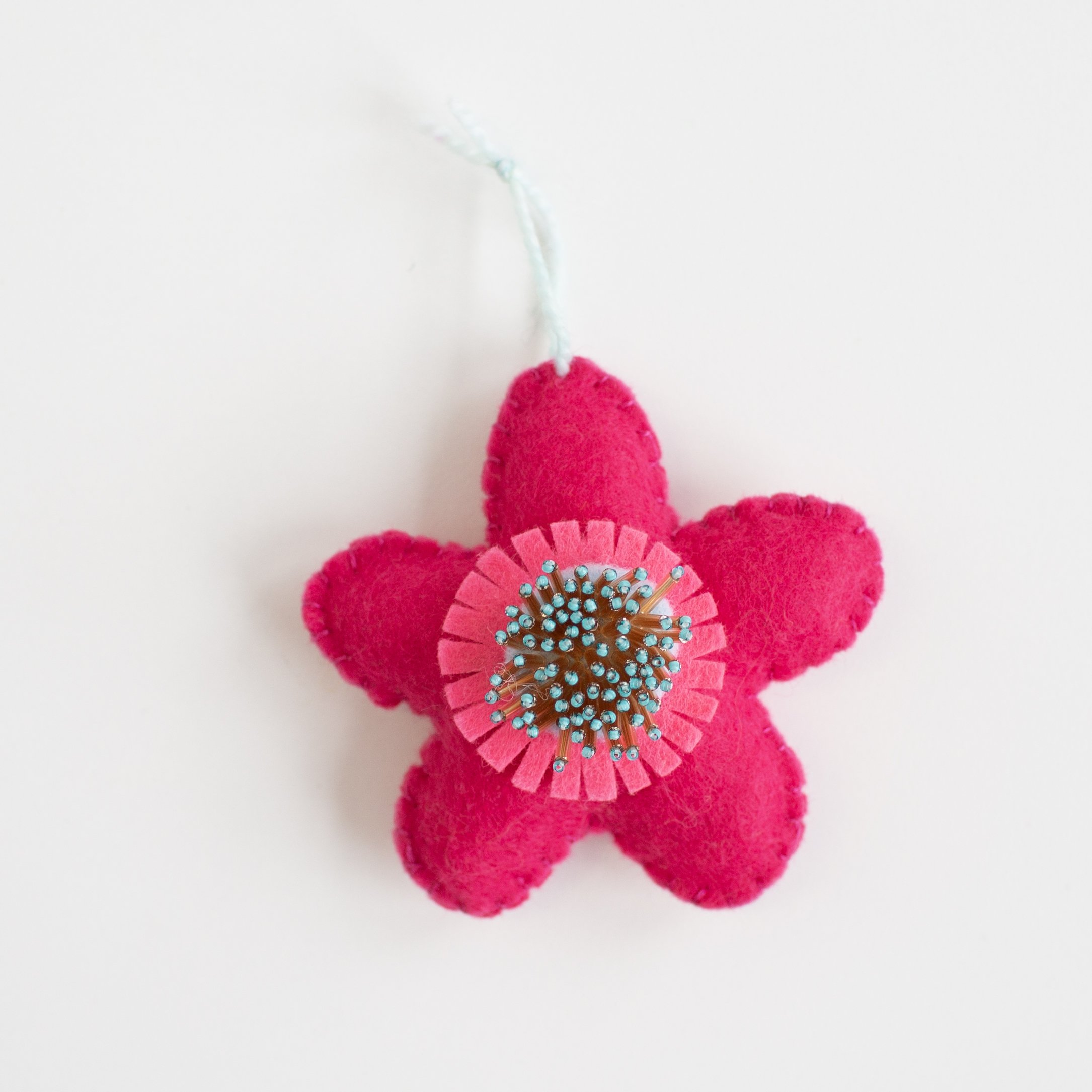 a mano-louisa podlich-ornament-felt-handmade-poppy-2.jpg