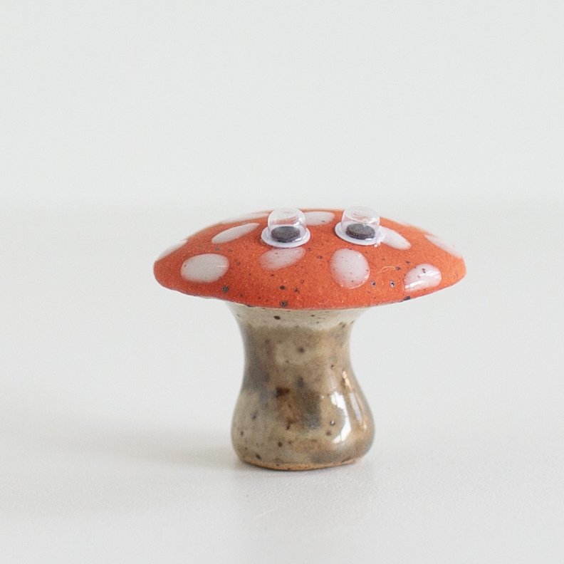 a mano-louisa podlich-ceramic-clay-pottery-mushroom-handmade-2.2.jpg