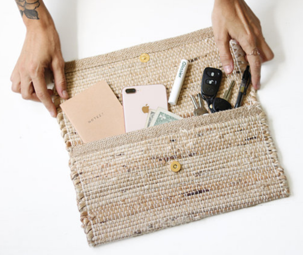 Here Fibrous ATX shows the contents of the purse and hands so you have an idea of scale.