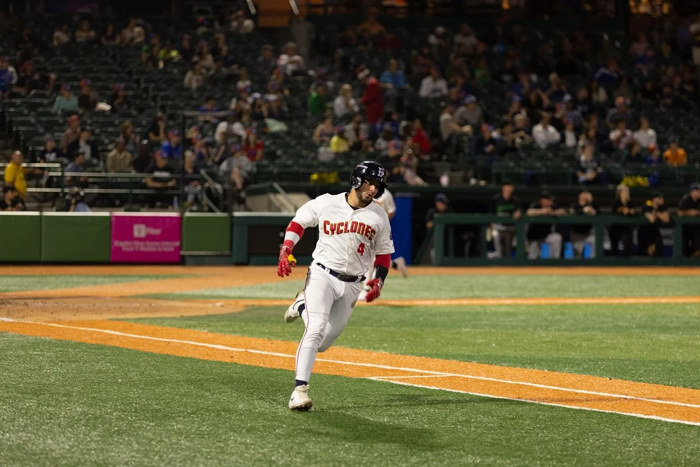 Swipe through for some game day moments 📸⚾️
First baseball game in the books ✅
⚾️ My first baseball game and what an experience! Caught the @brooklyncyclones taking on the @gsohoppers , and the energy in the stadium was unforgettable. The Cyclones c