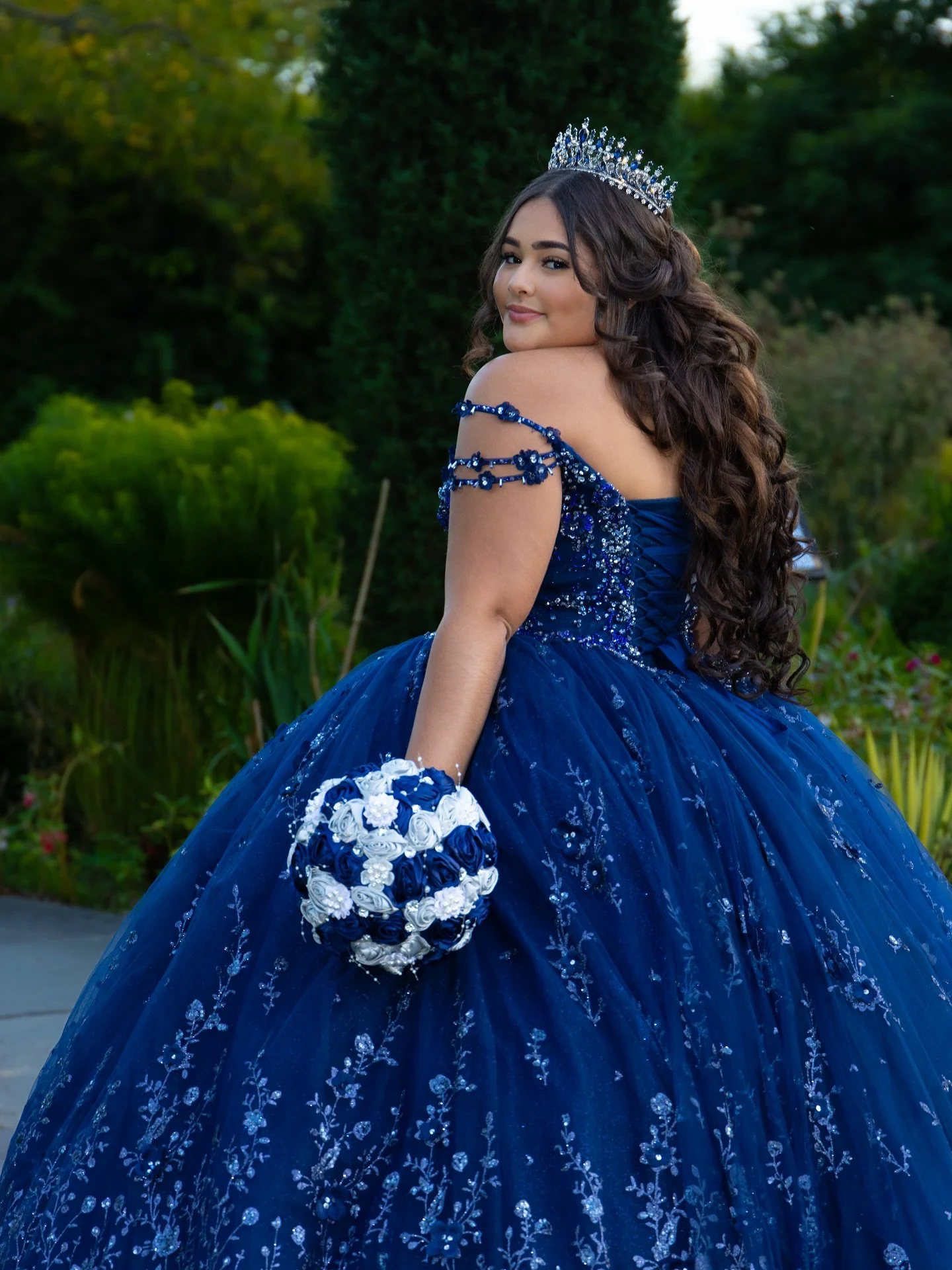 Every princess deserves a photoshoot on her Sweet 16. Beautiful and elegant. May this journey into womanhood be kind to you. 

@xoxo.e1iii