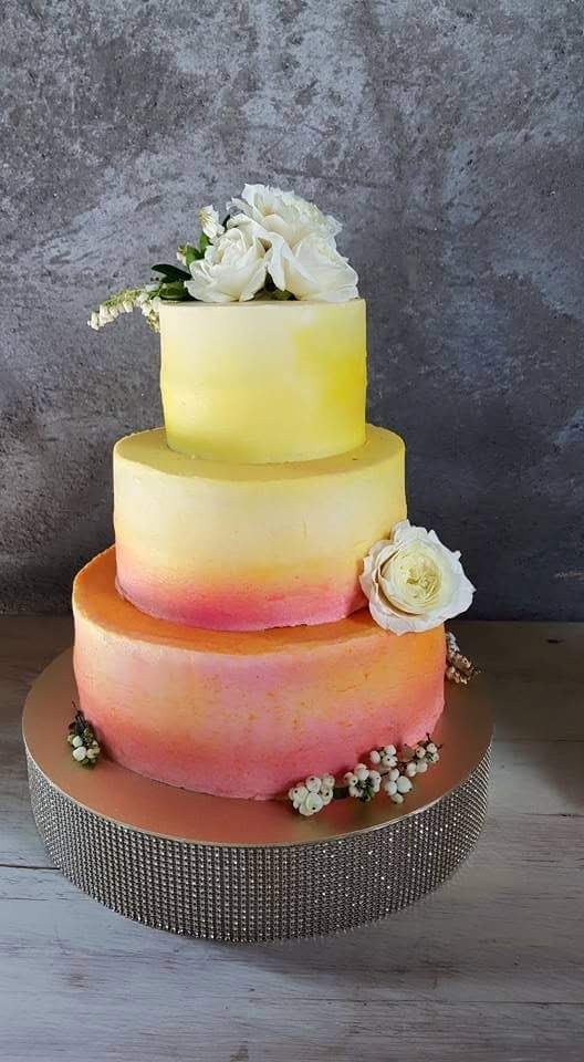 Airbrush Sunset cake.jpg