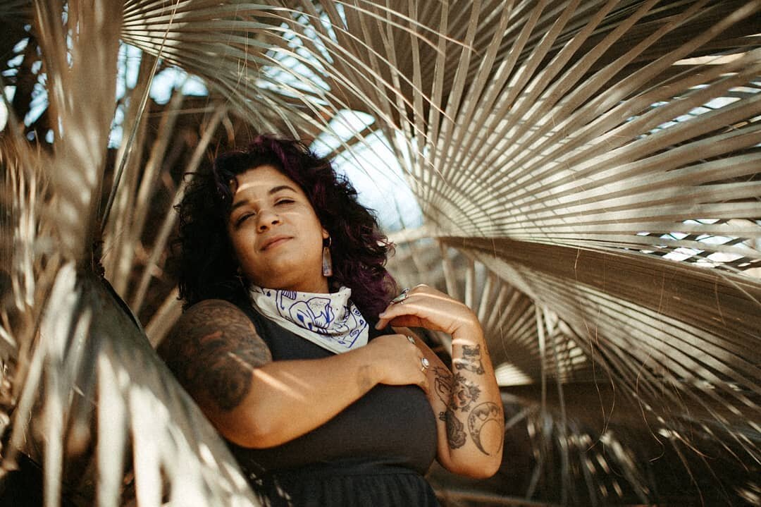 Shadows &amp; Reflections ✨
.
.
.
.
.
.
.
.
.
.
.
#brandingsession #sacramentophotographer #samanthaacevesphotography #sacramento #dearphotographer #lookslikefilm #sacramento365 #visitsacramento #cityoftrees #thehonestlens #everydayportraits #smallbu