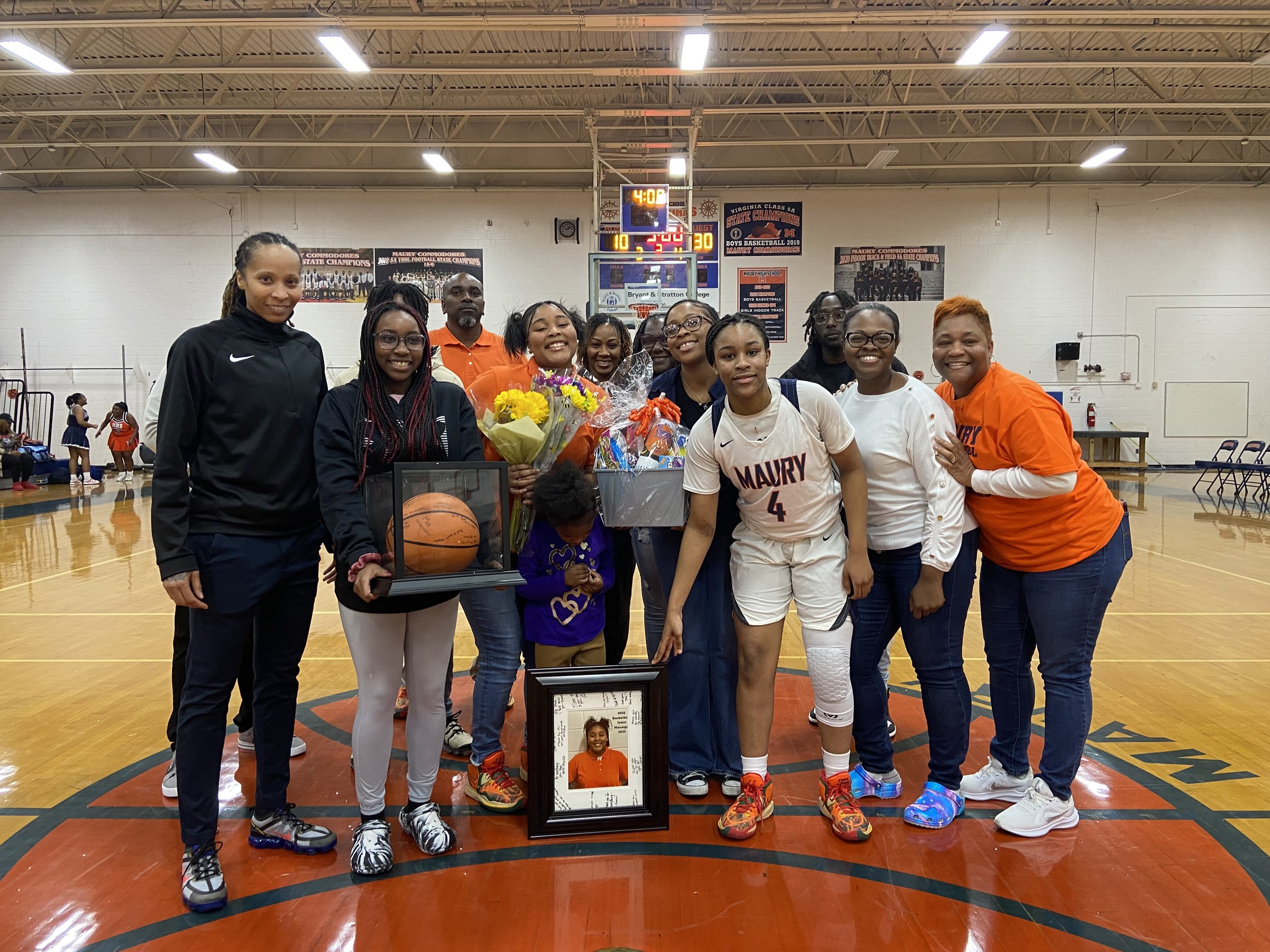 girls basketball seniors 2022 1.jpg