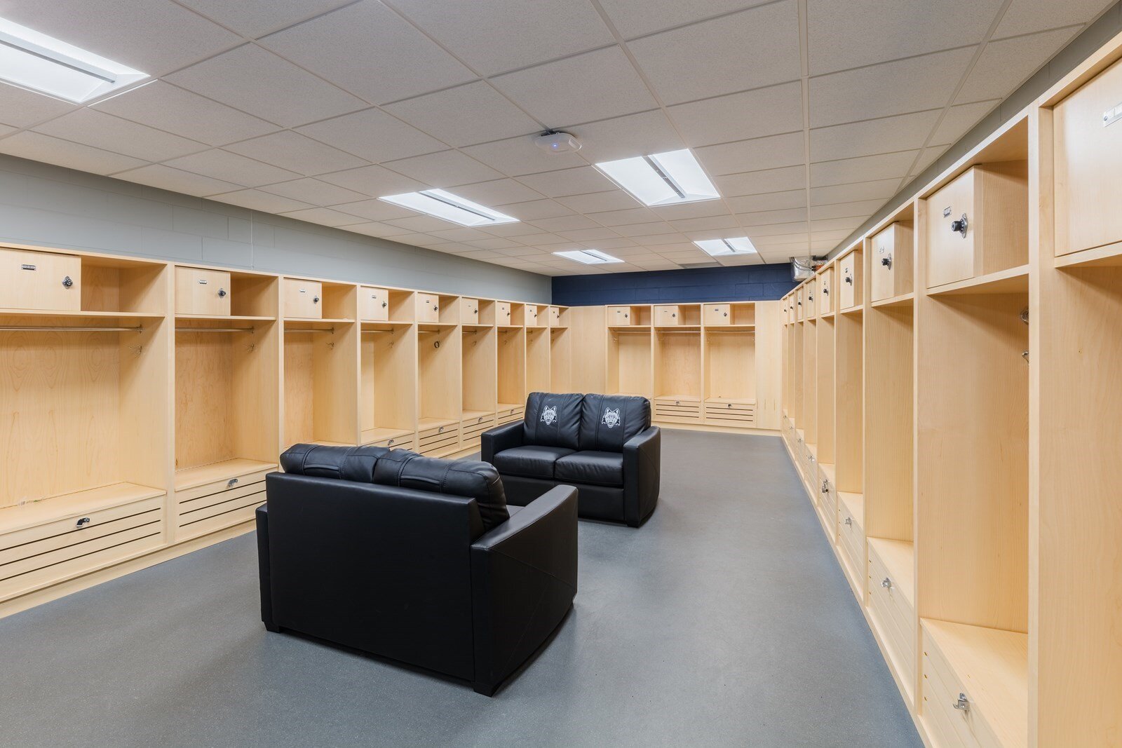 Madison-Softball-Locker-Room-BallParchitecture.jpg