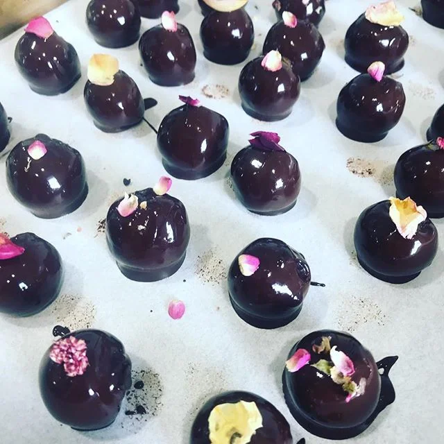 Rosé chocolate truffles for Saturday’s finger food dessert selection. We’re catering for a special someone’s 21st birthday 💗 •
•
•
#jaksisland #nelsonshines #cheflife #love #21stbirthday #fingerfood #dessert #jaksislandcatering #birthdaybash #music #fun #friends #rosewine #specialbirthday