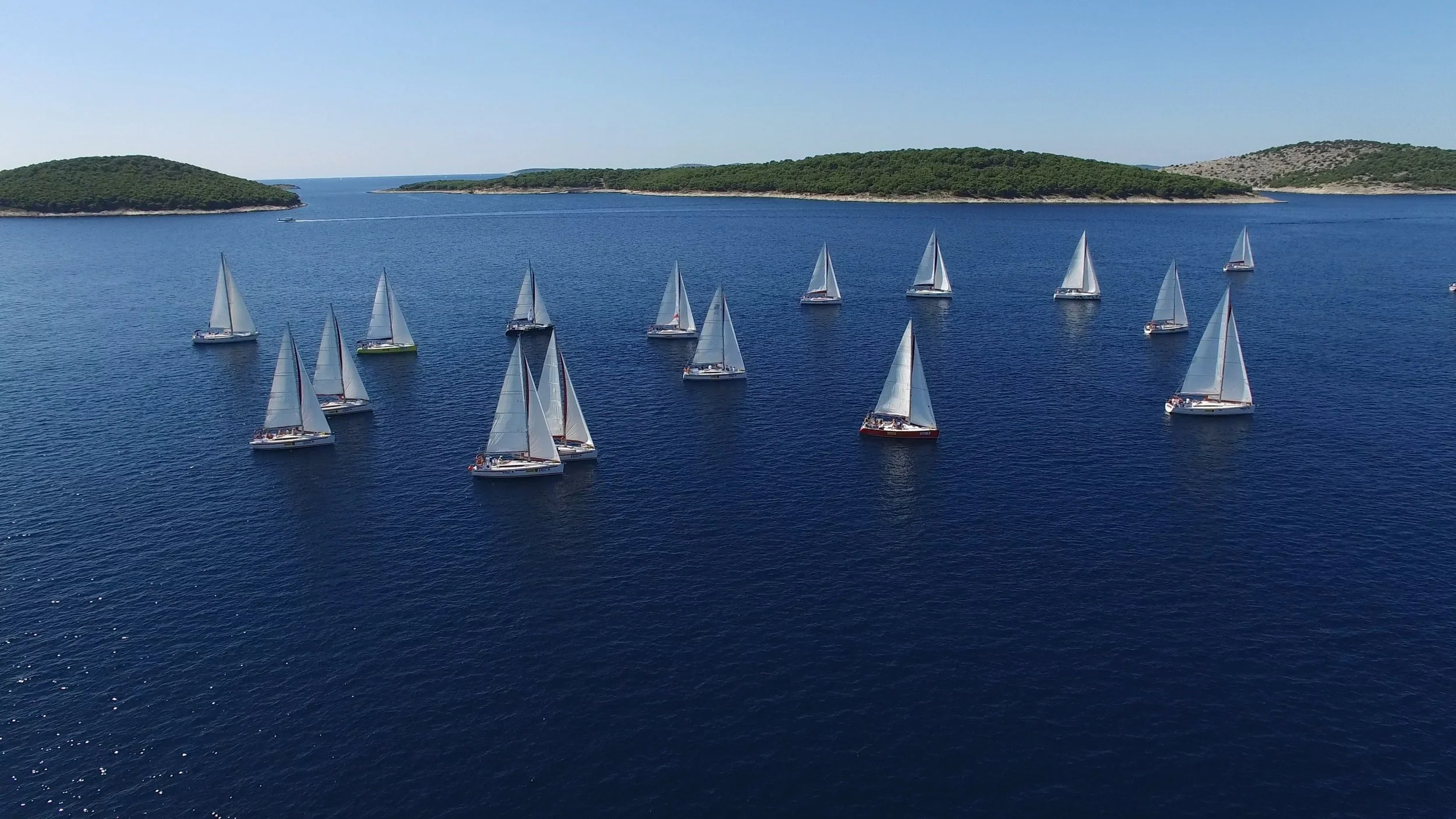 blue-boats-daylight-358326.jpg