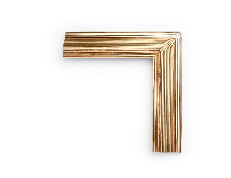 Antique Rounded Gold An American 3 inch 20th-century frame, with combed carving throughout and softly rounded outer corners. The finish shown is 18k pale gold with an antique finish and black clay.