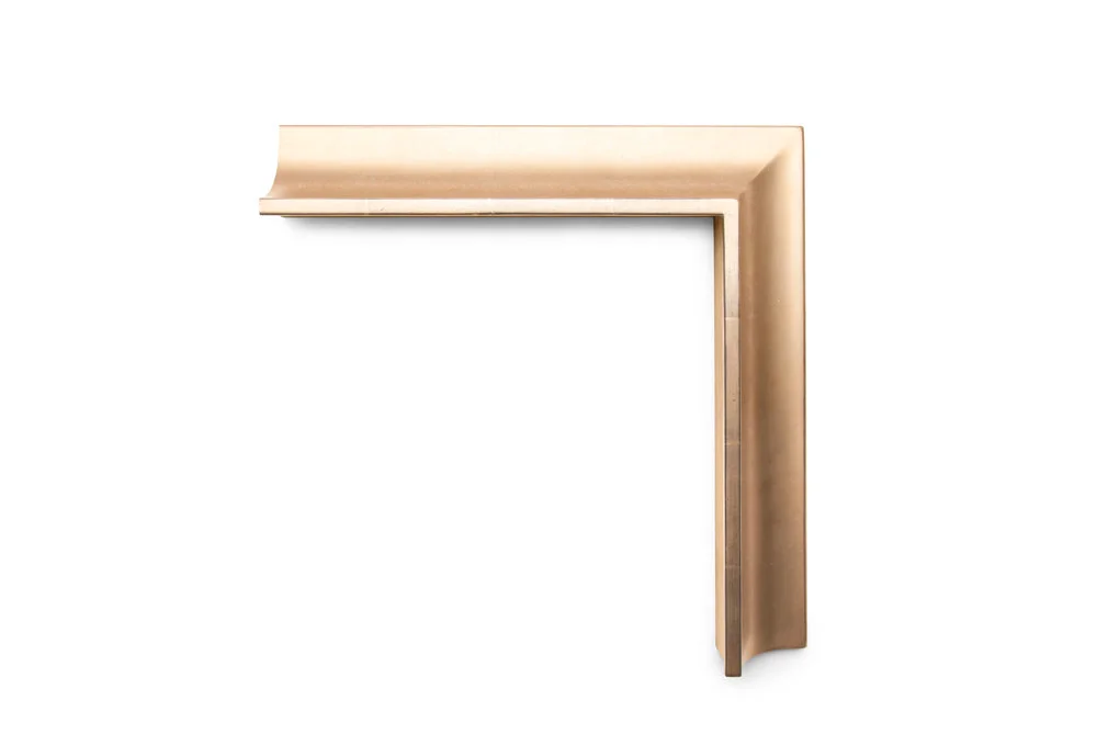 3” Moon Gold Swan A warm and dramatic scoop outward pushes the artwork forward into space.