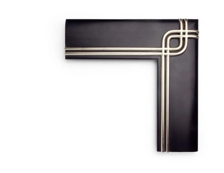 Gilded Outer Crisscross A modernist 5 inch frame, this rounded outer clamshell profile has twin crisscrossing gilded rails at the corners and run along the inner edge of the panel. The finish shown is a painted black panel over white gold with a satin finish. QB AD-5-328-80 (WK25N1)