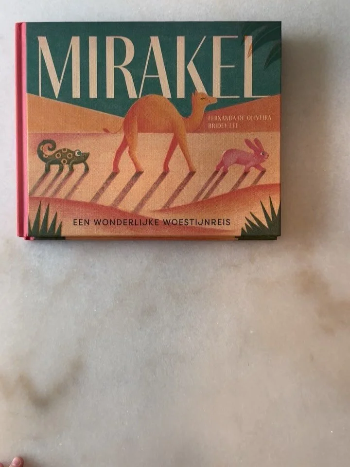 First time holding the Dutch edition of Mirage! The printing is sooo nice and I love the cloth cover. 😍 Thank you @uitgeverijchristofoor for sending me some copies 😊
🐪🏝️🐪