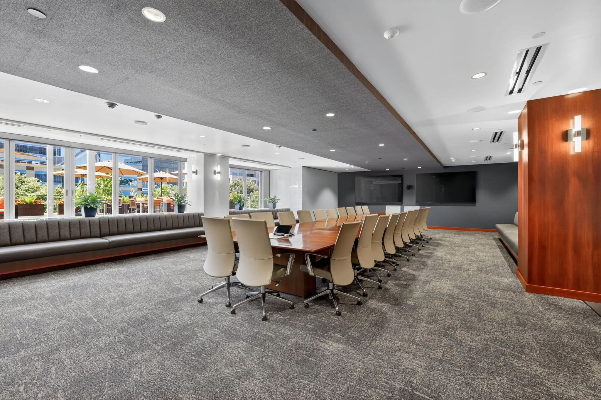 65-web-or-mls-555-capitol-mall.jpg