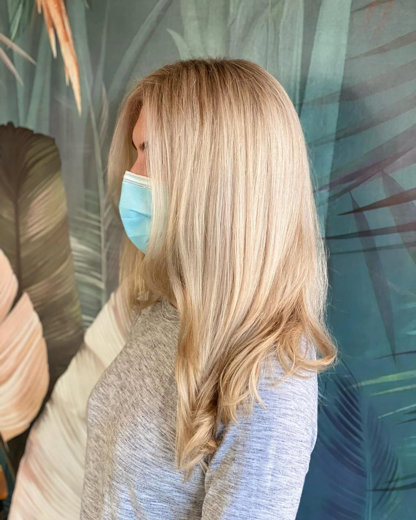 We are so stoked to see our hard working nurses in the salon taking a little TLC for themselves.  Thank you nurse for all your dedication 🤍✨
Swipe for the before.