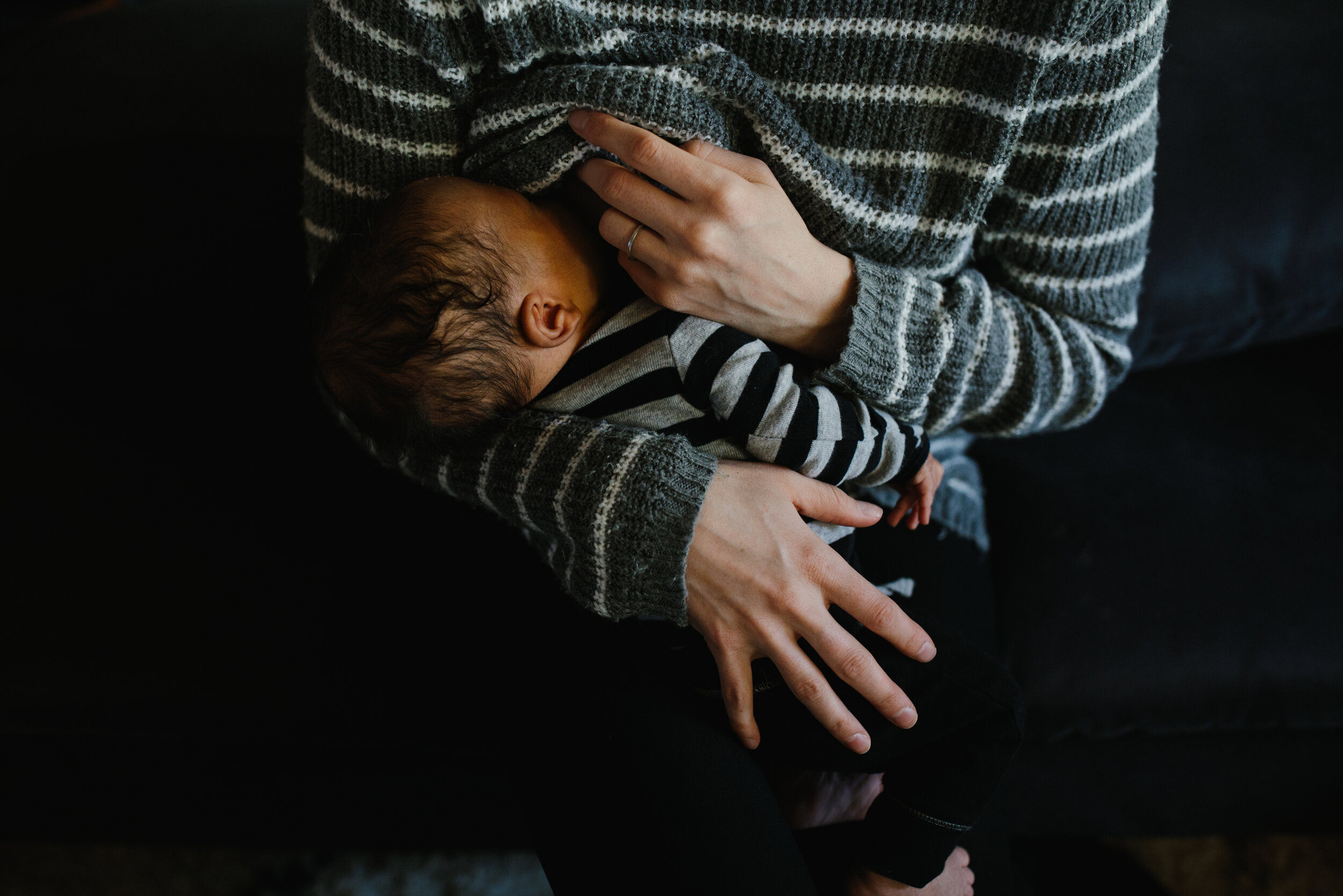 breastfeeding-newborn-snuggles
