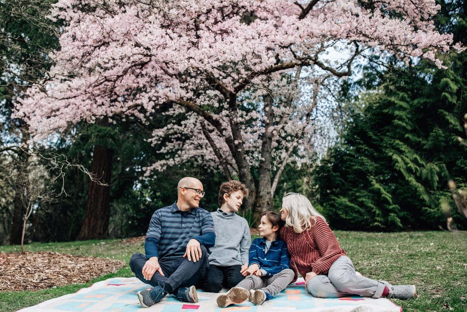 seattle lifestyle photographer - spring mini sessions