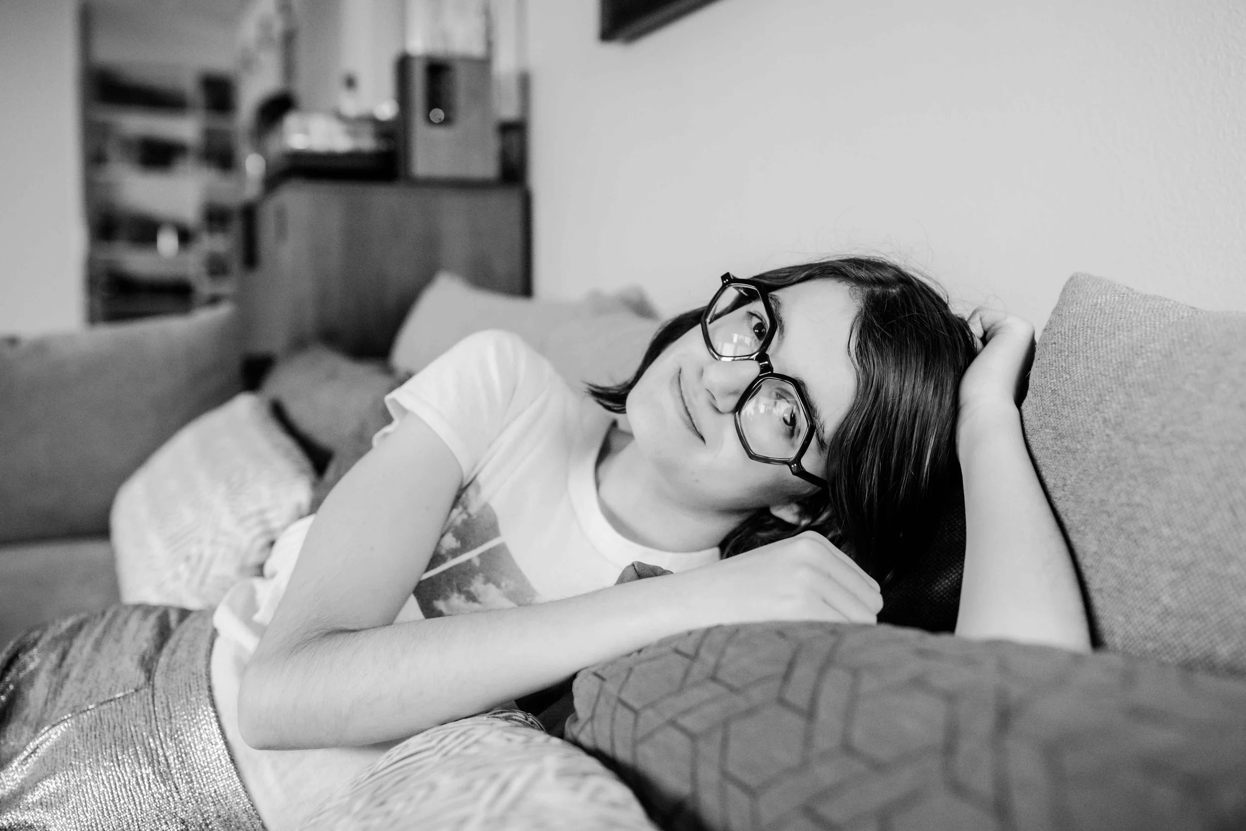 Seattle Senior Portraits: Lifestyle Photography at home in queen anne // black and white