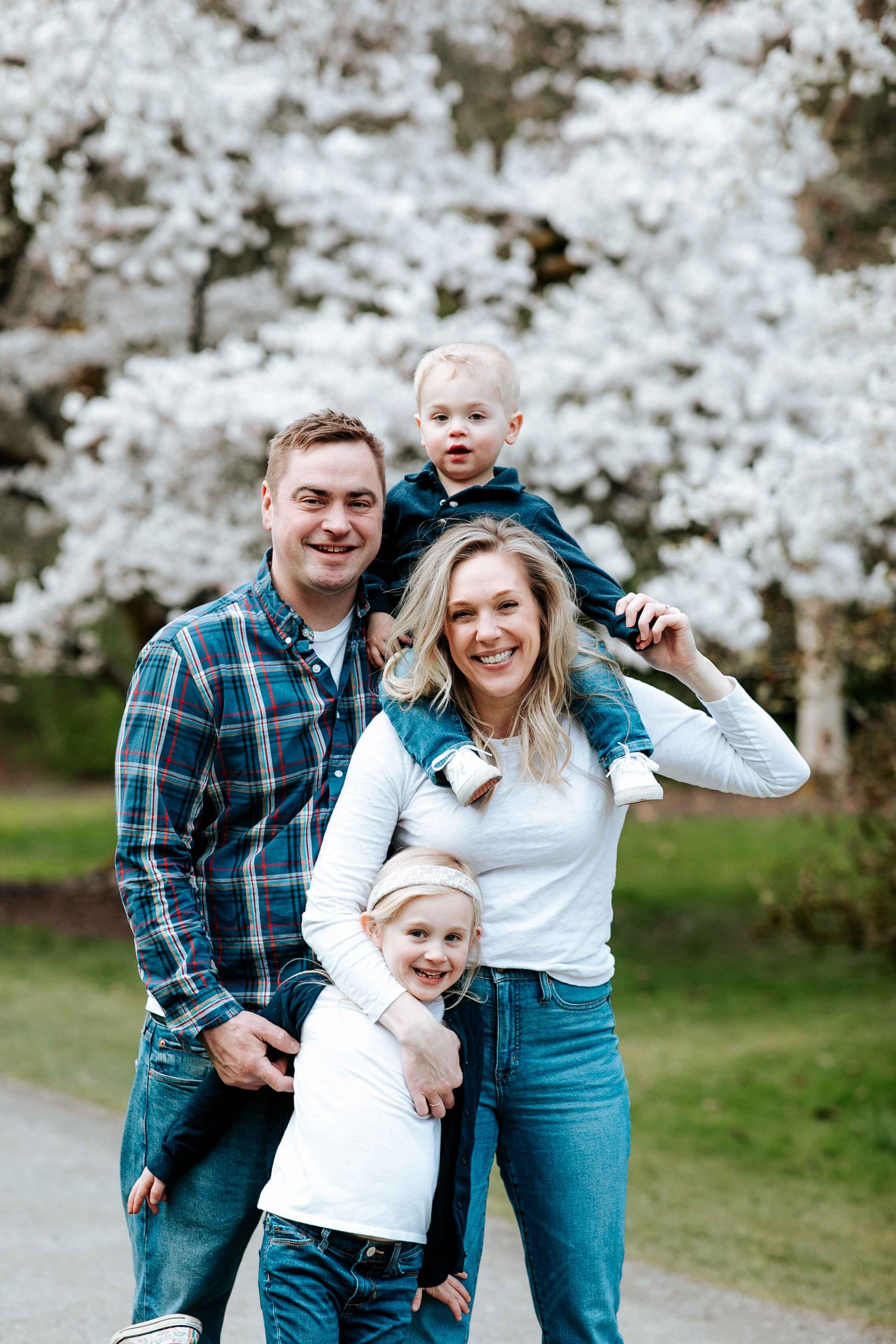 seattle lifestyle photographer - cherry blossom mini sessions
