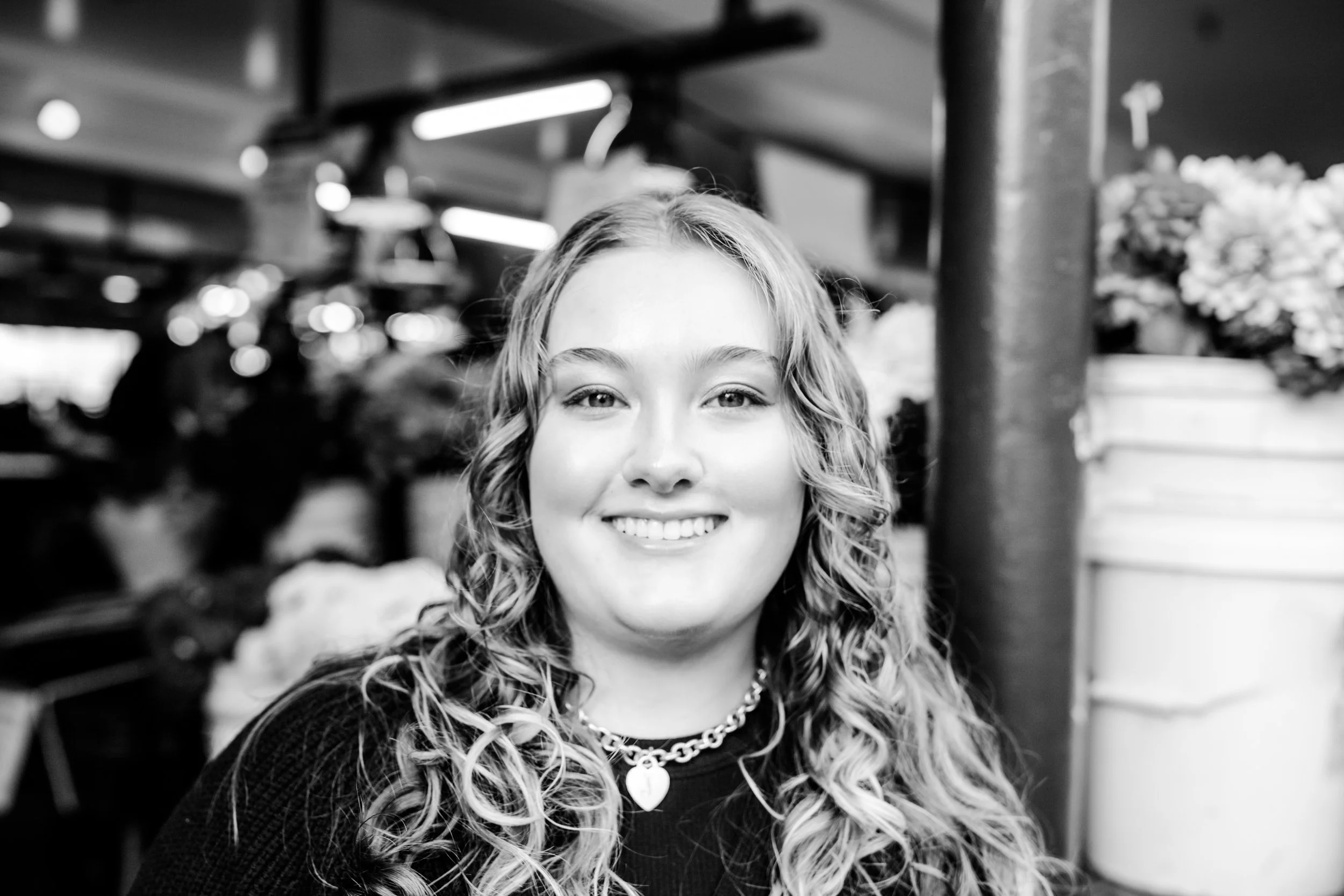 seattle senior portrait photography - pike place