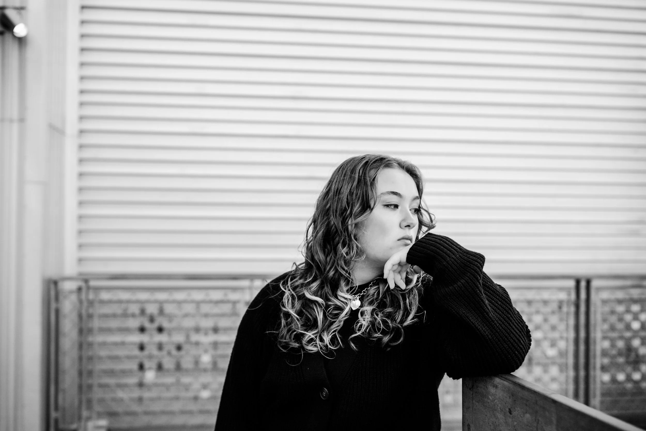 seattle senior portrait photography - pike place