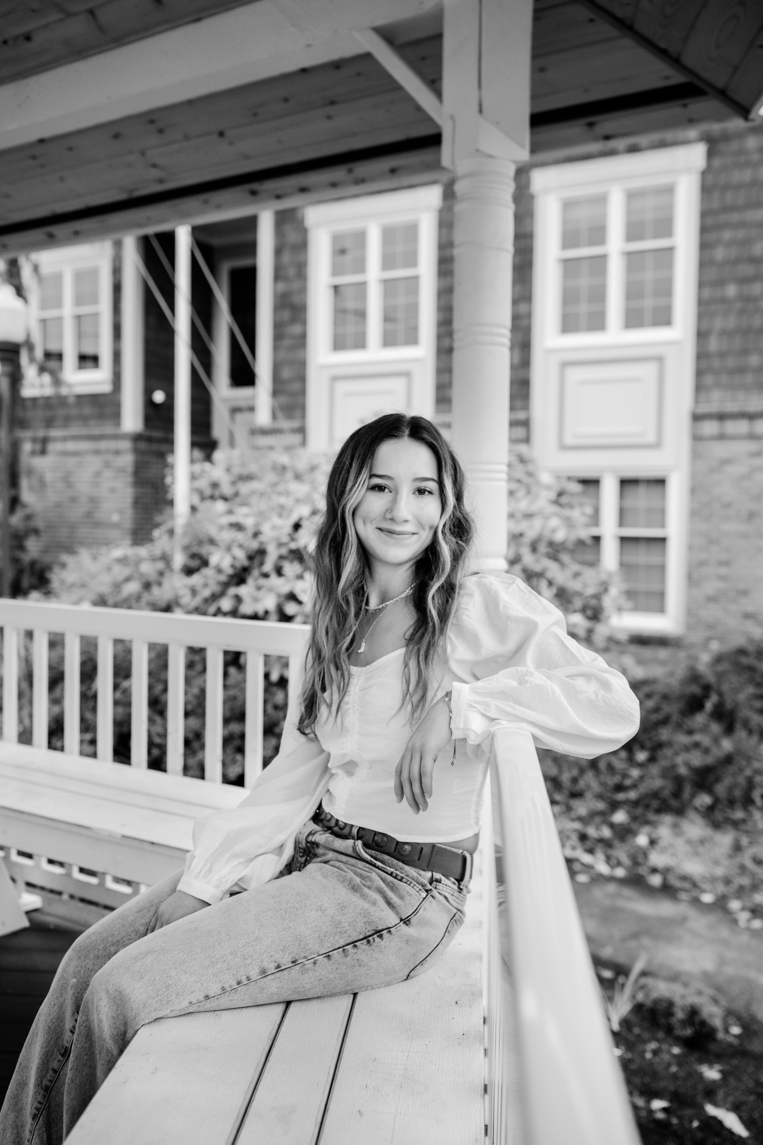 Seattle Senior Portraits: Lifestyle Photography in Snohomish // black and white